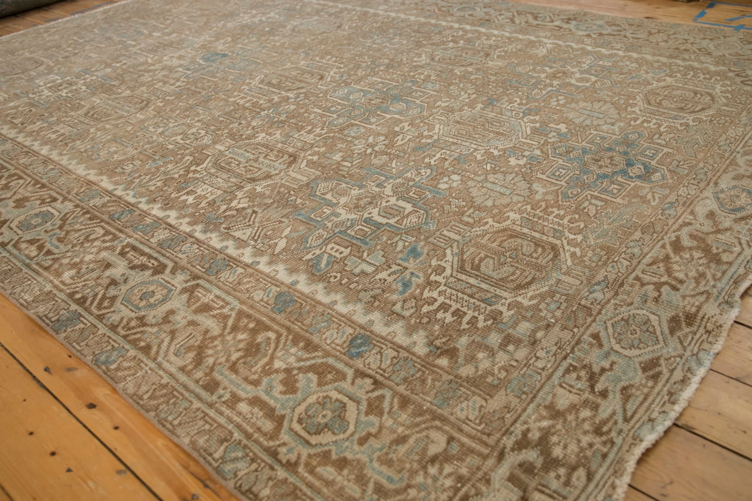 7.5x10 Vintage Distressed Heriz Carpet - Image 4