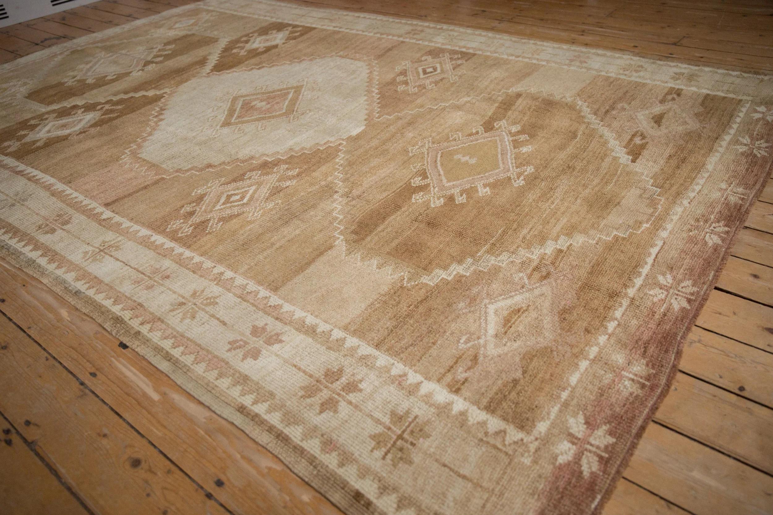 7.5x11 Vintage Distressed Kars Carpet - Image 4