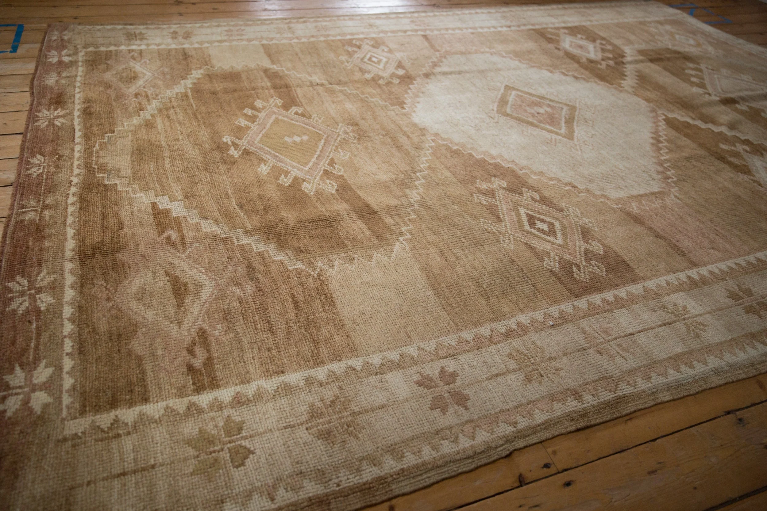 7.5x11 Vintage Distressed Kars Carpet - Image 5