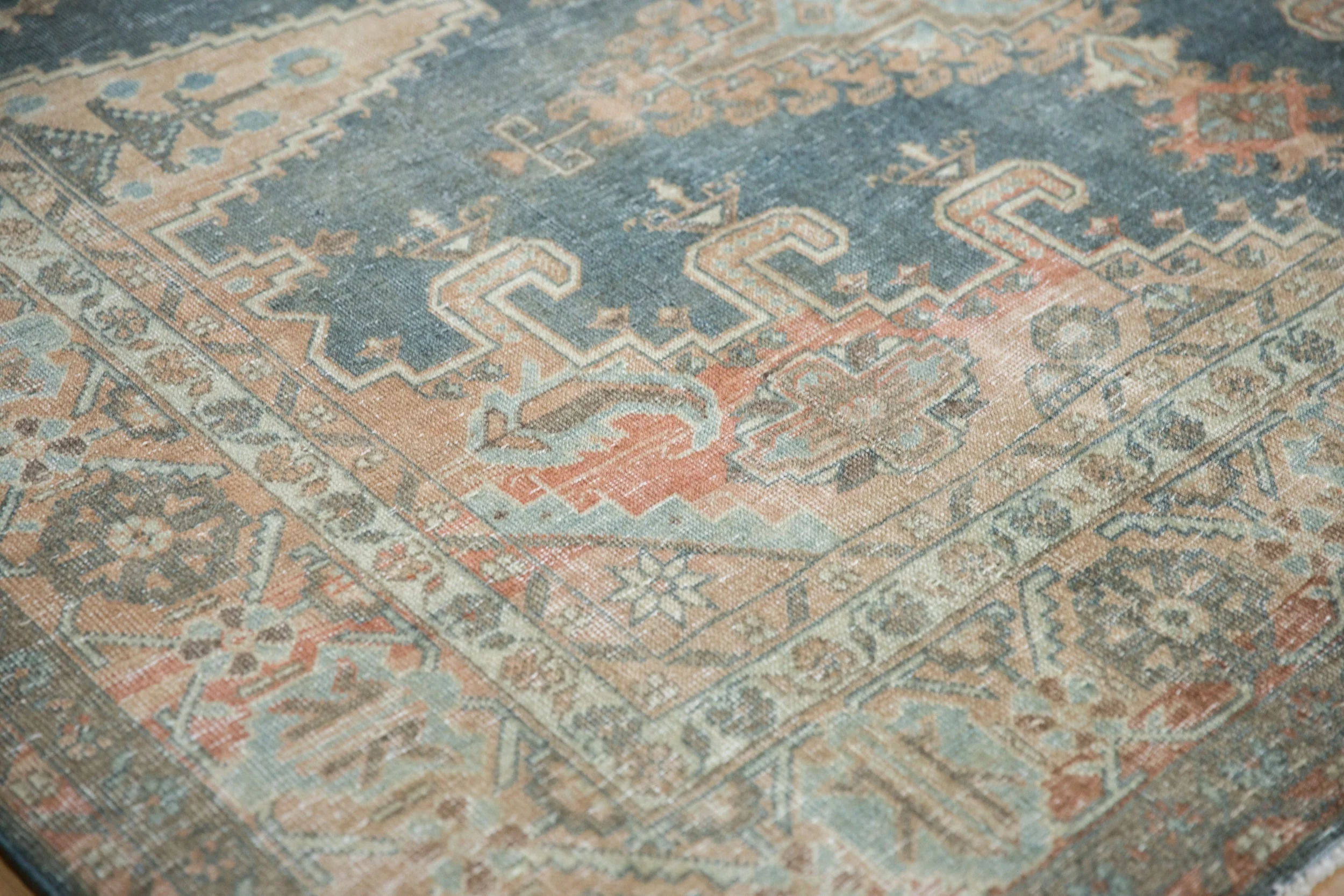 7.5x11 Vintage Distressed Veece Carpet - Image 5