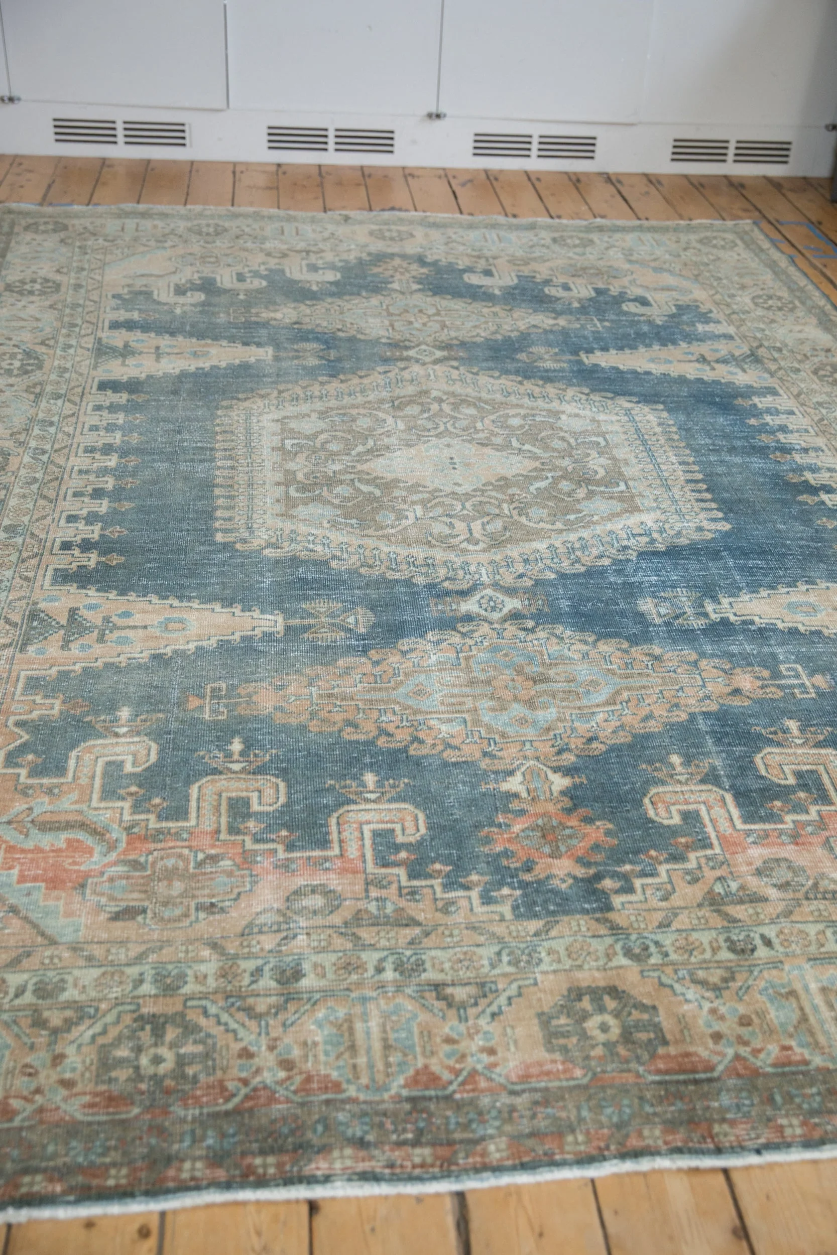 7.5x11 Vintage Distressed Veece Carpet - Image 6