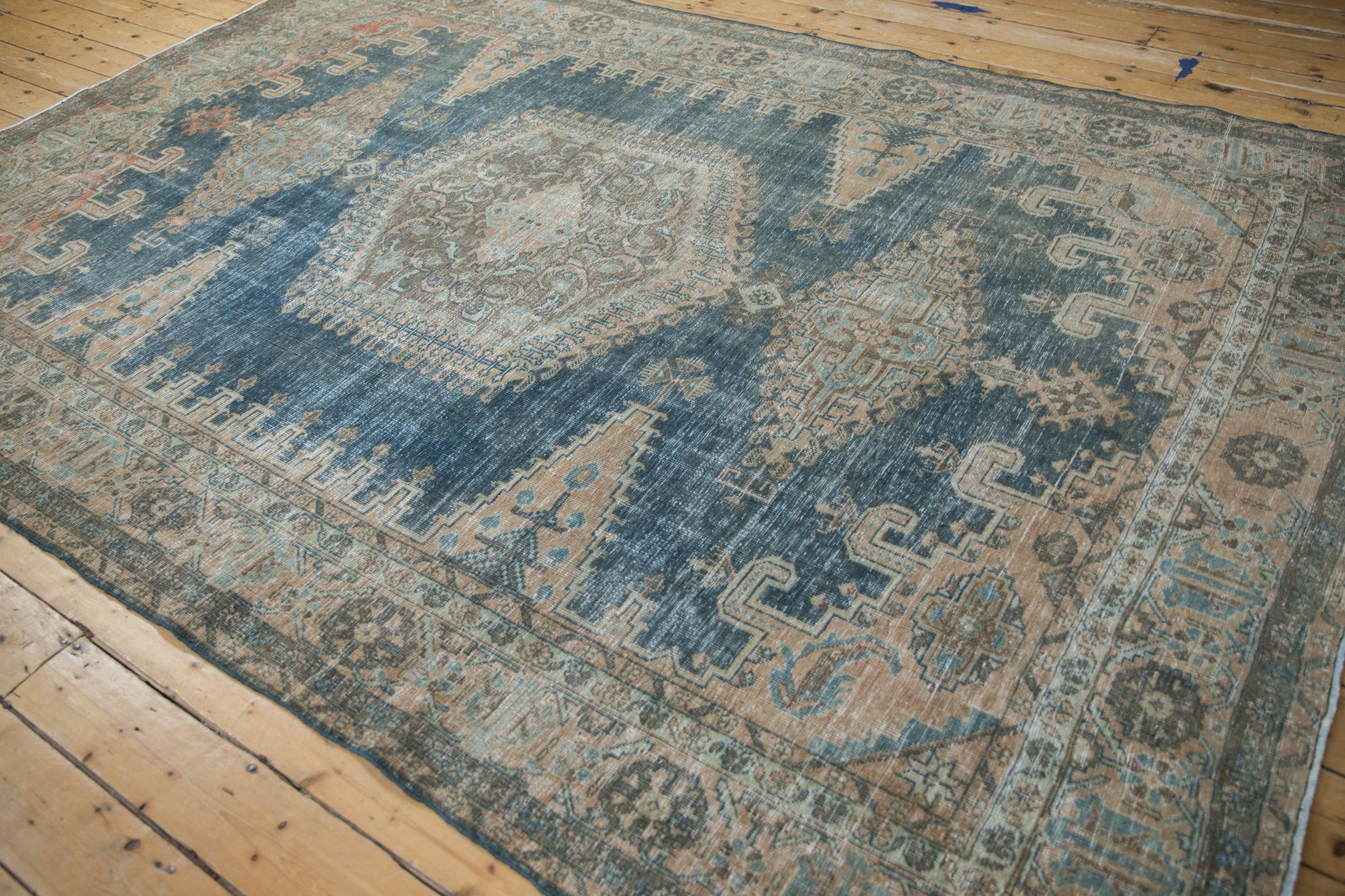 7.5x11 Vintage Distressed Veece Carpet - Image 8
