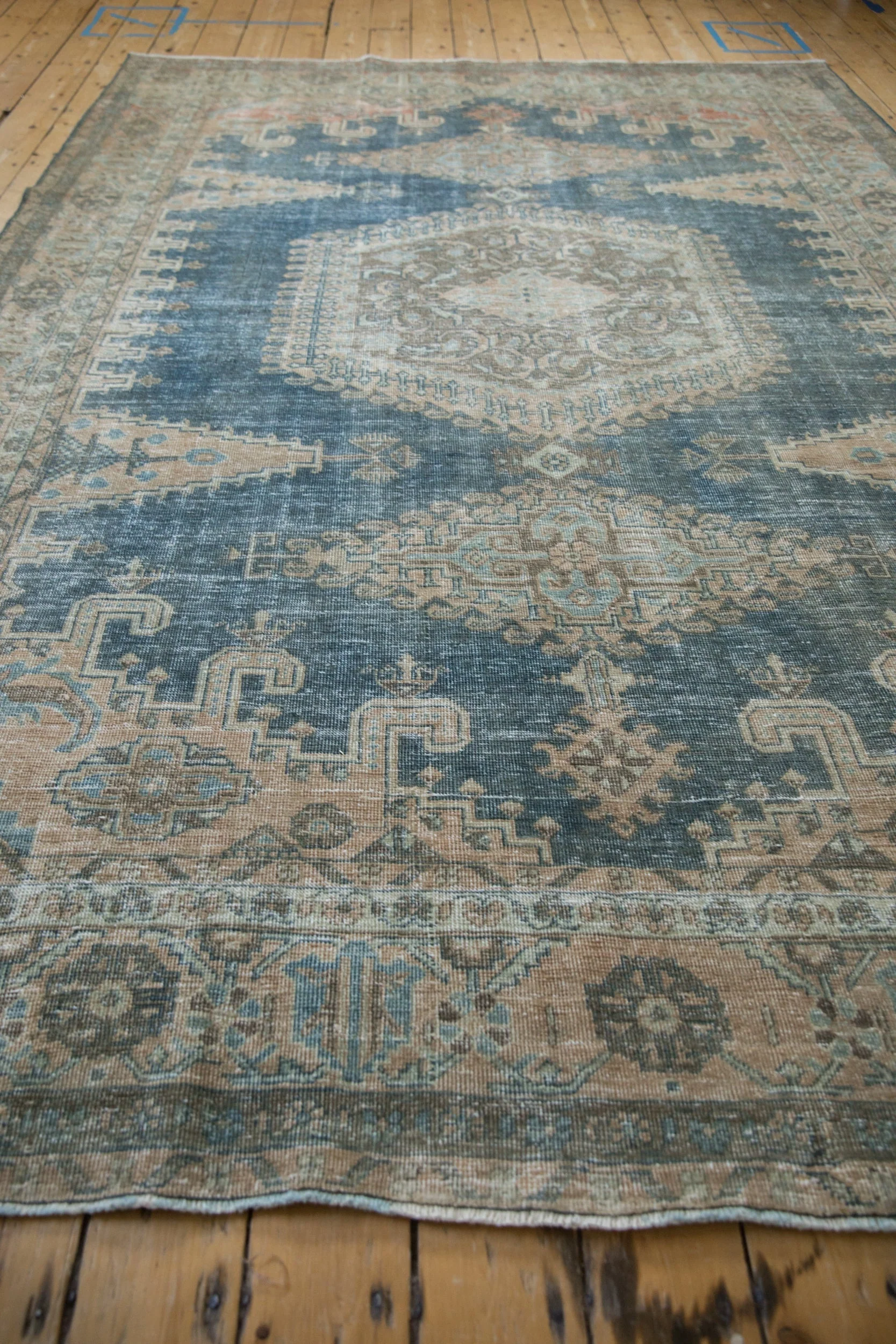 7.5x11 Vintage Distressed Veece Carpet - Image 9