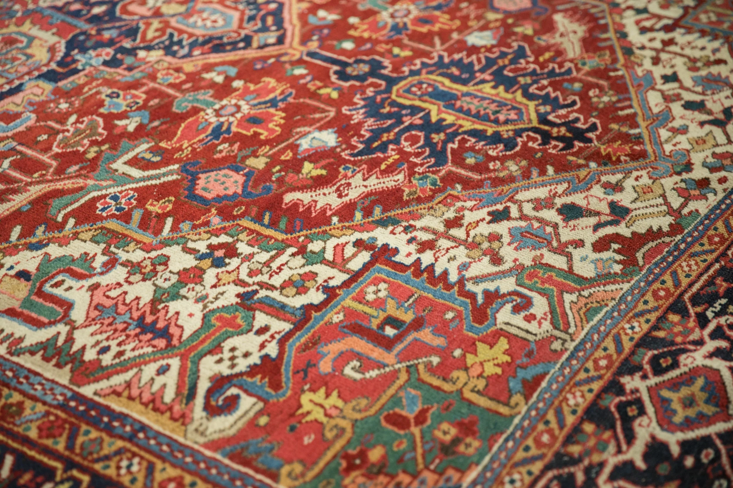 7.5x11 Vintage Heriz Carpet - Image 5