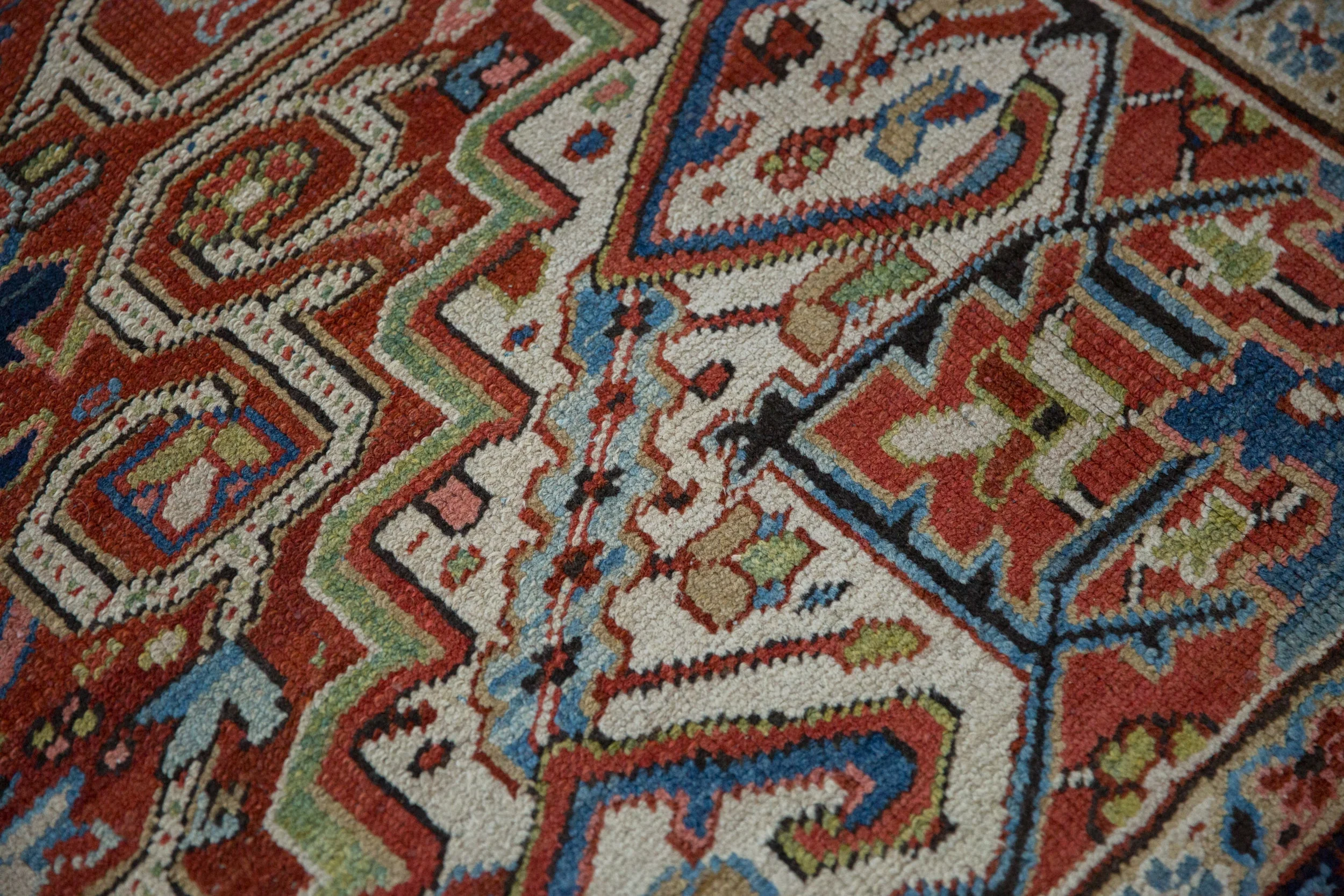 7.5x11 Vintage Heriz Carpet - Image 9