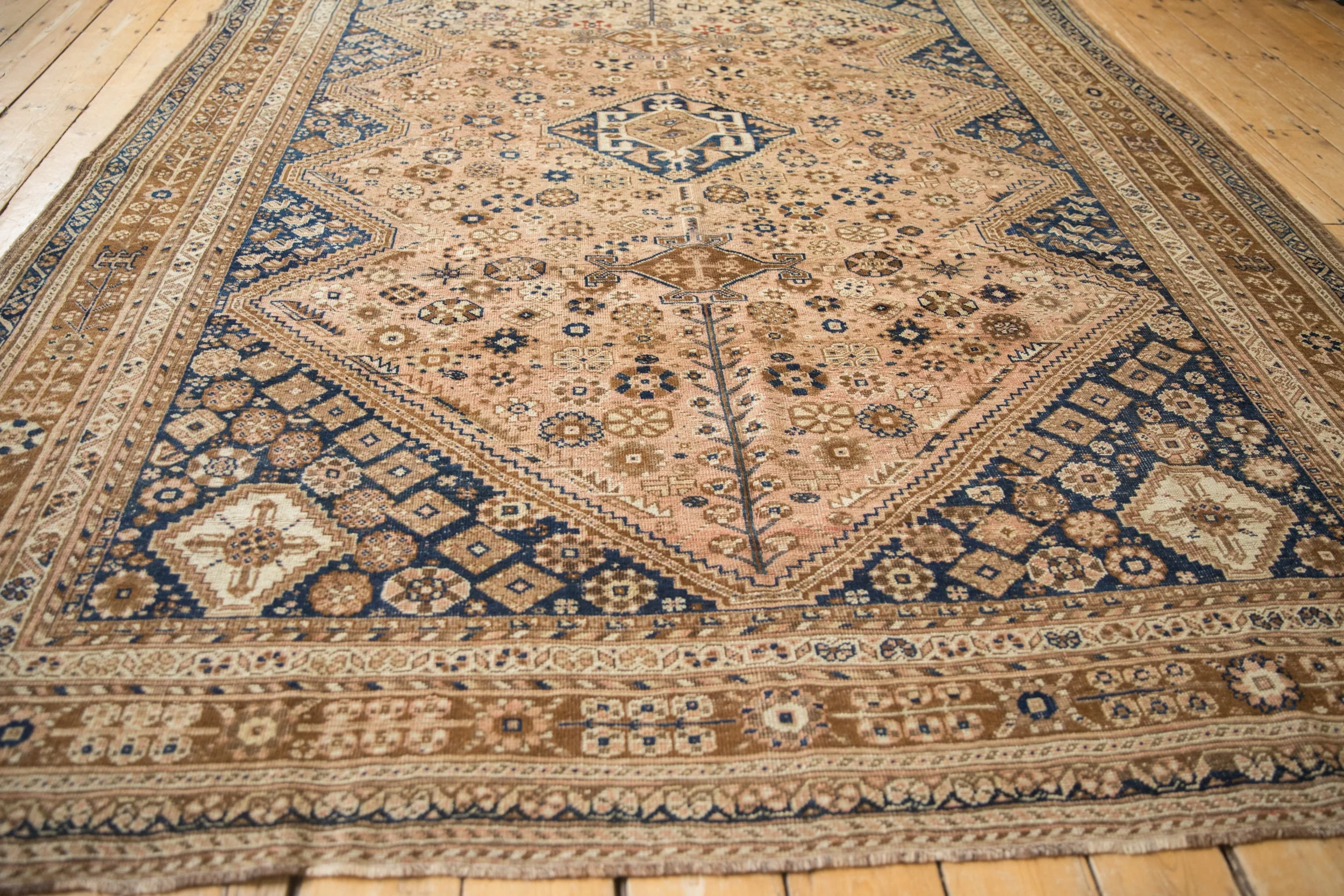 7.5x9.5 Vintage Distressed Qashqai Carpet - Image 10