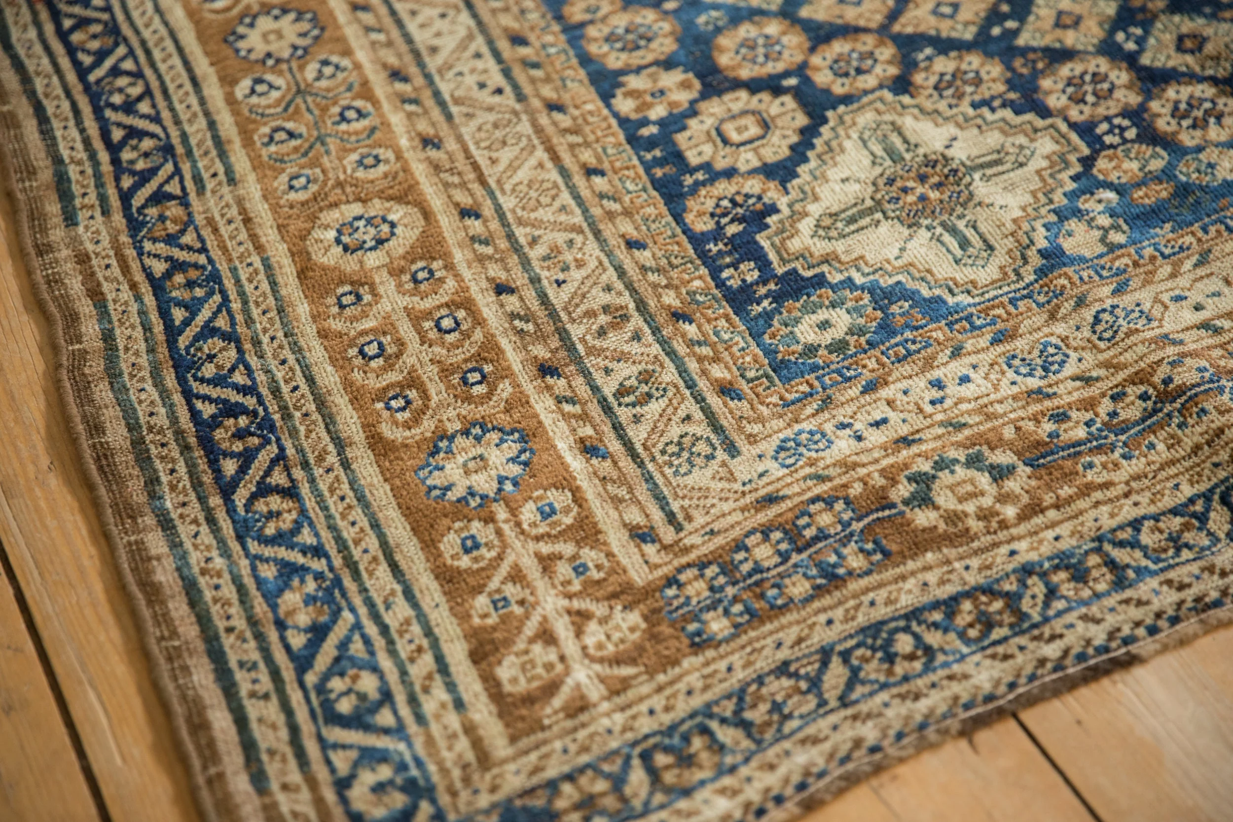 7.5x9.5 Vintage Distressed Qashqai Carpet - Image 6