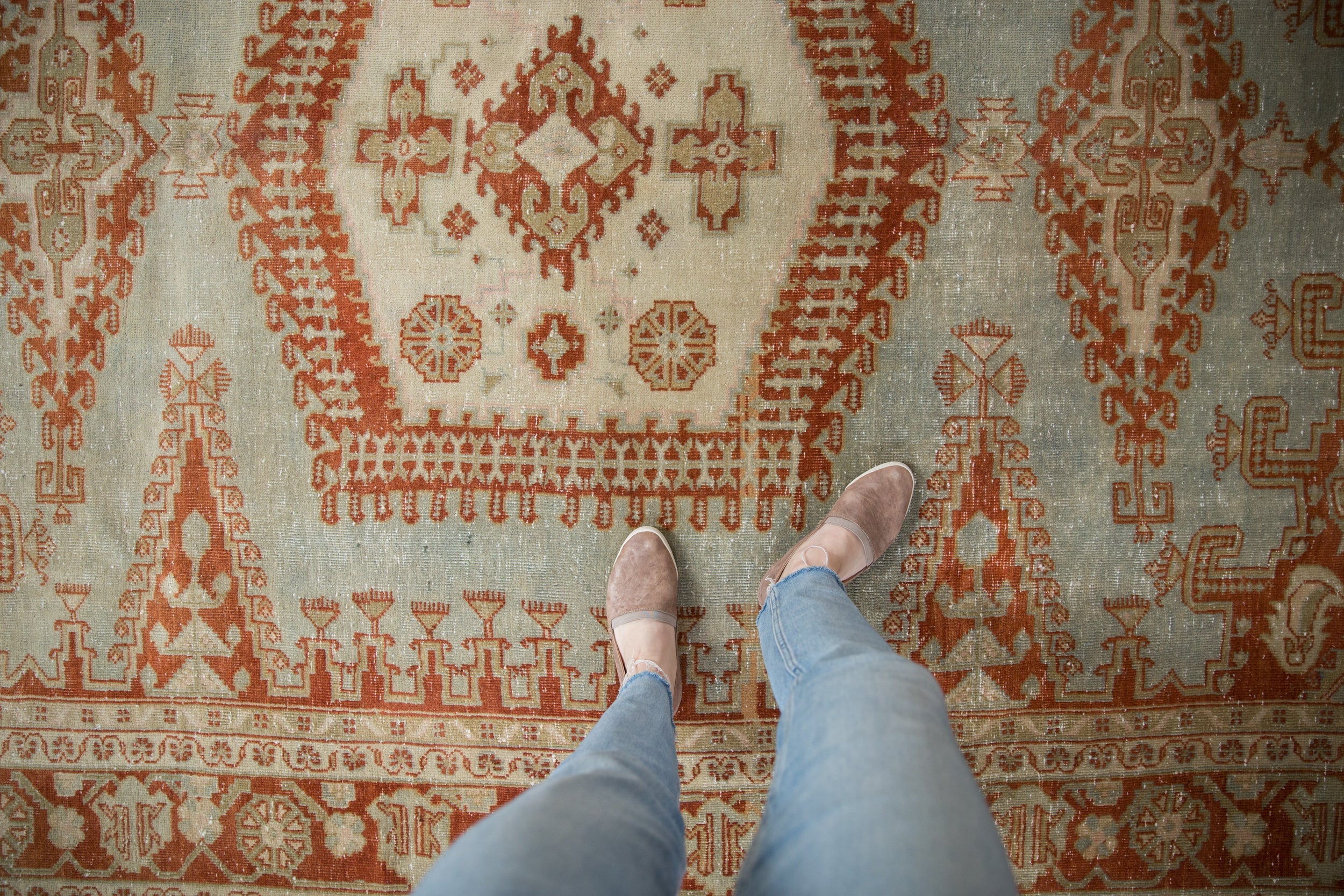 7.5x9.5 Vintage Distressed Veece Carpet - Image 2