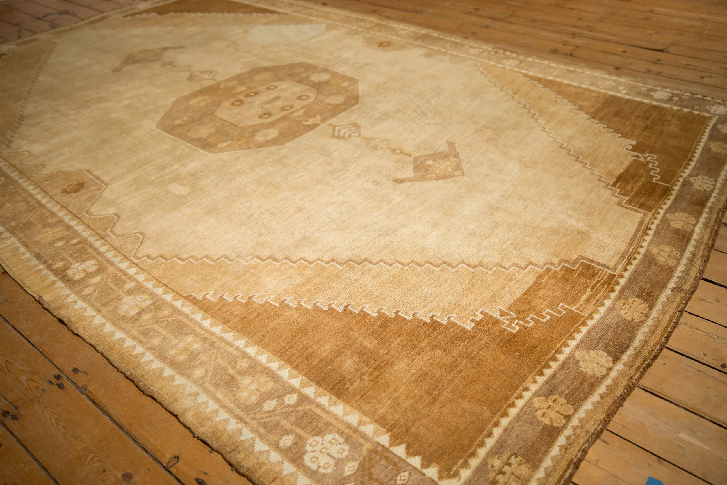 7x10.5 Vintage Distressed Kars Carpet - Image 4