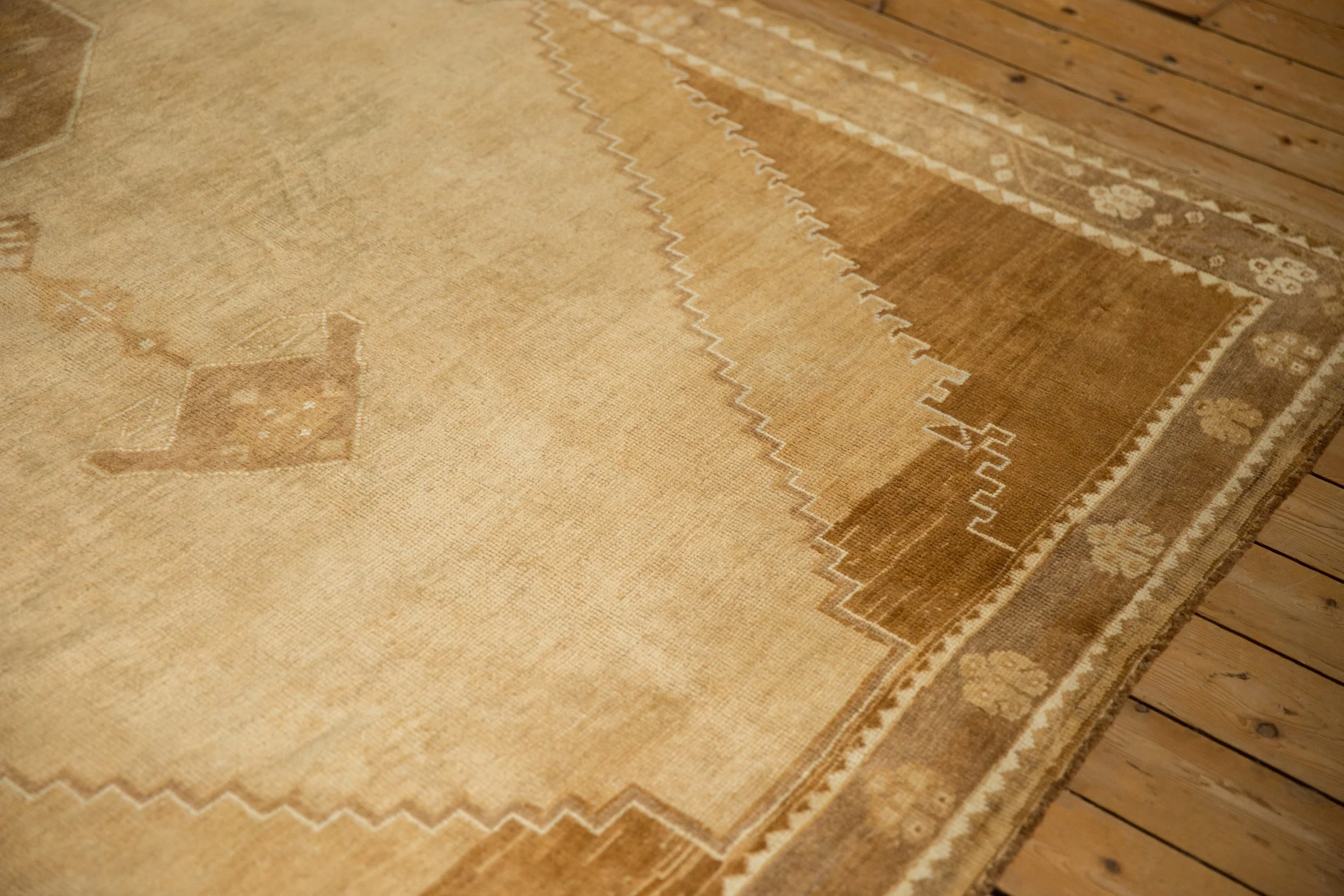 7x10.5 Vintage Distressed Kars Carpet - Image 5
