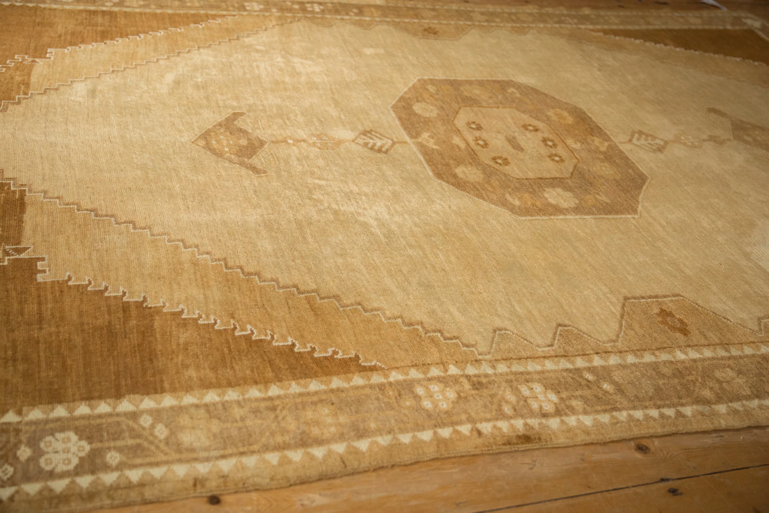 7x10.5 Vintage Distressed Kars Carpet - Image 6