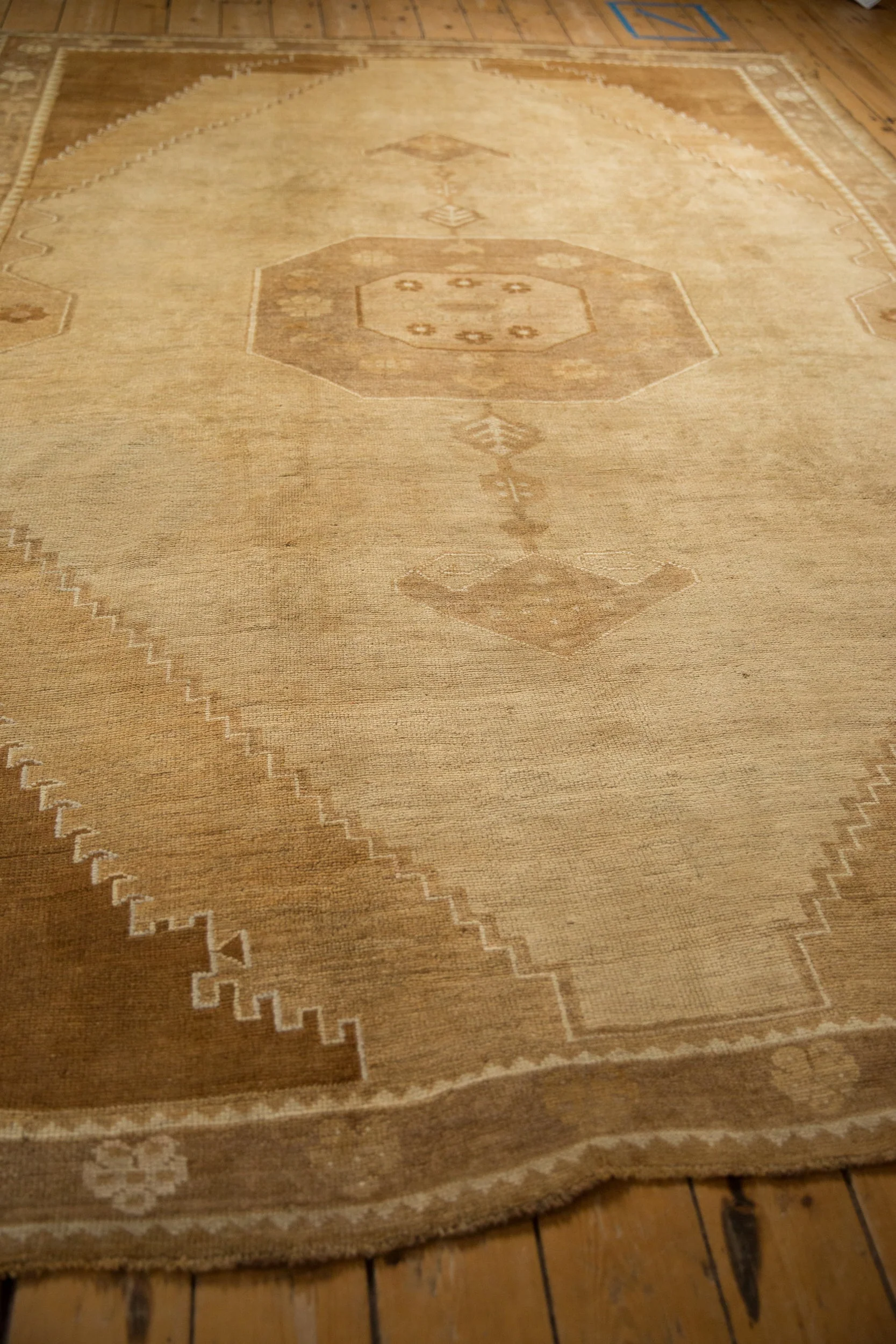 7x10.5 Vintage Distressed Kars Carpet - Image 7