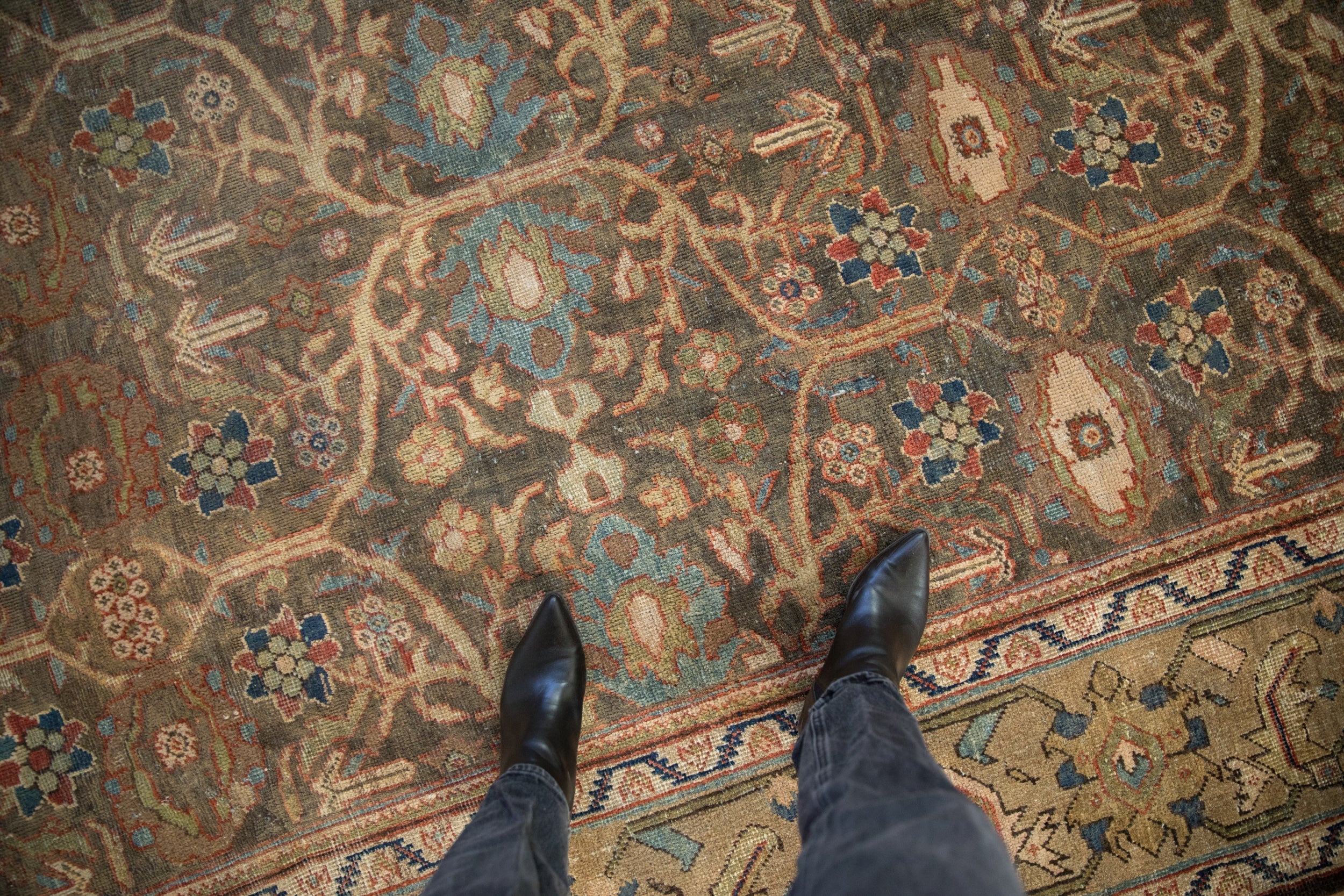 7x10.5 Vintage Distressed Mahal Carpet - Image 2
