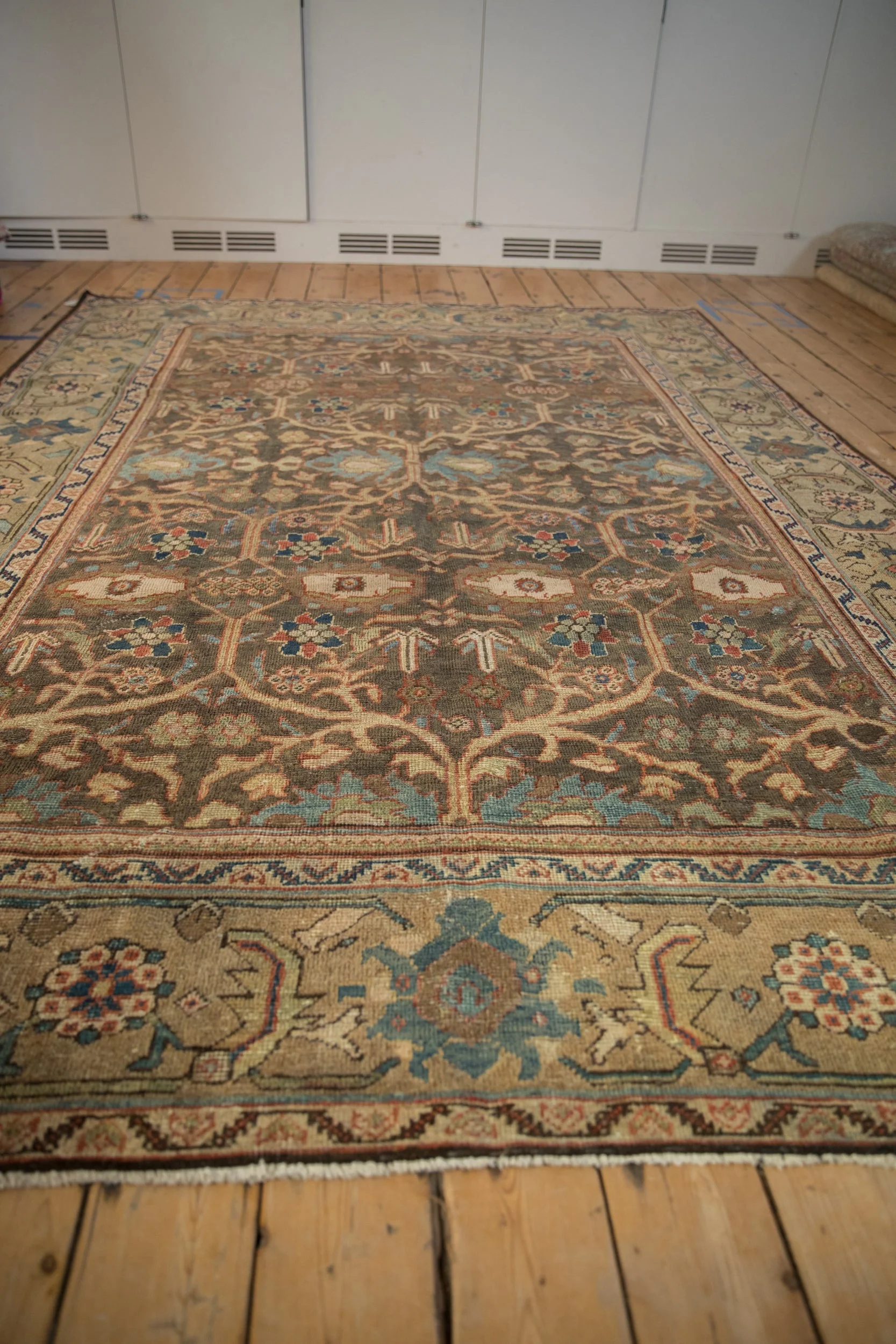 7x10.5 Vintage Distressed Mahal Carpet - Image 4