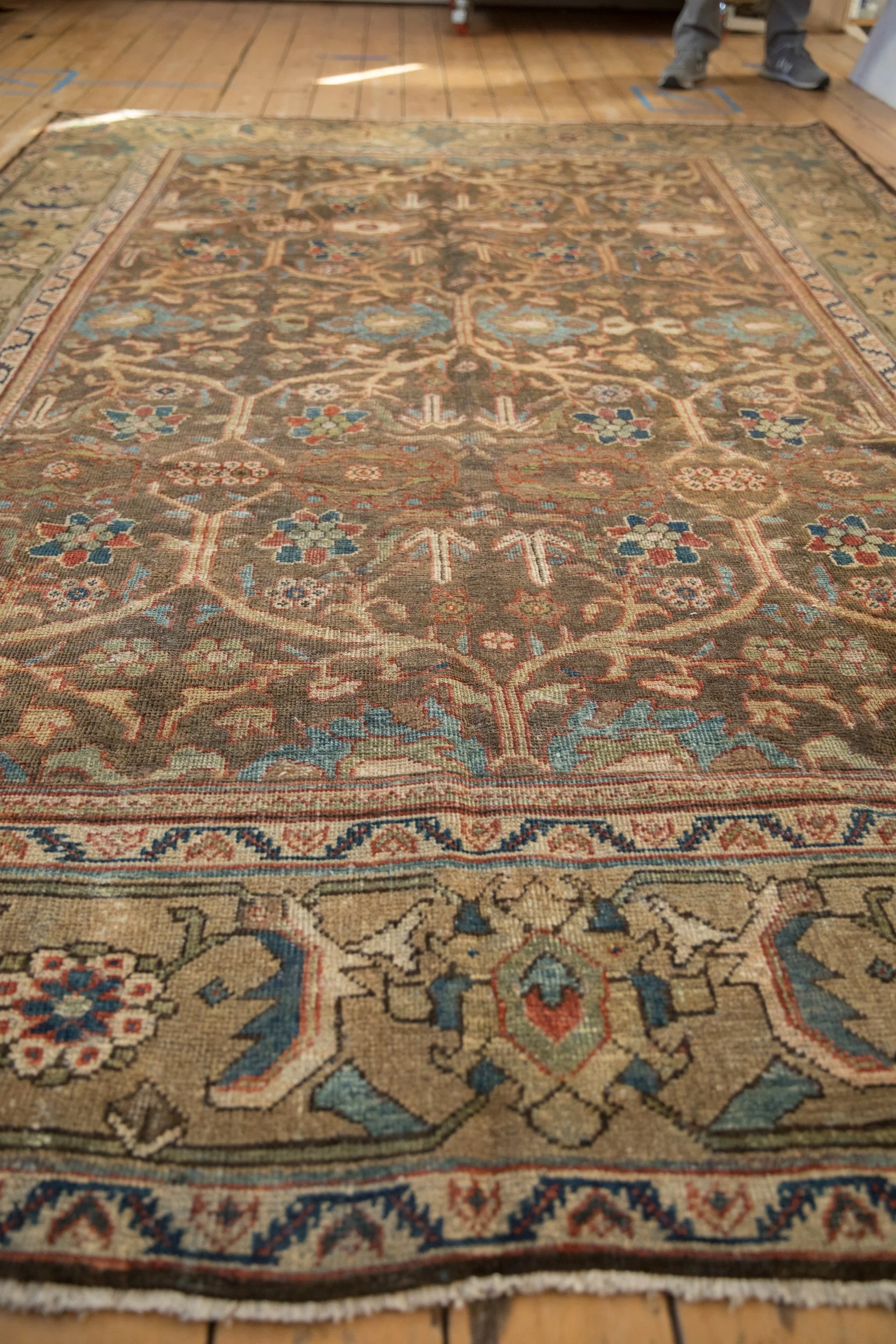 7x10.5 Vintage Distressed Mahal Carpet - Image 7