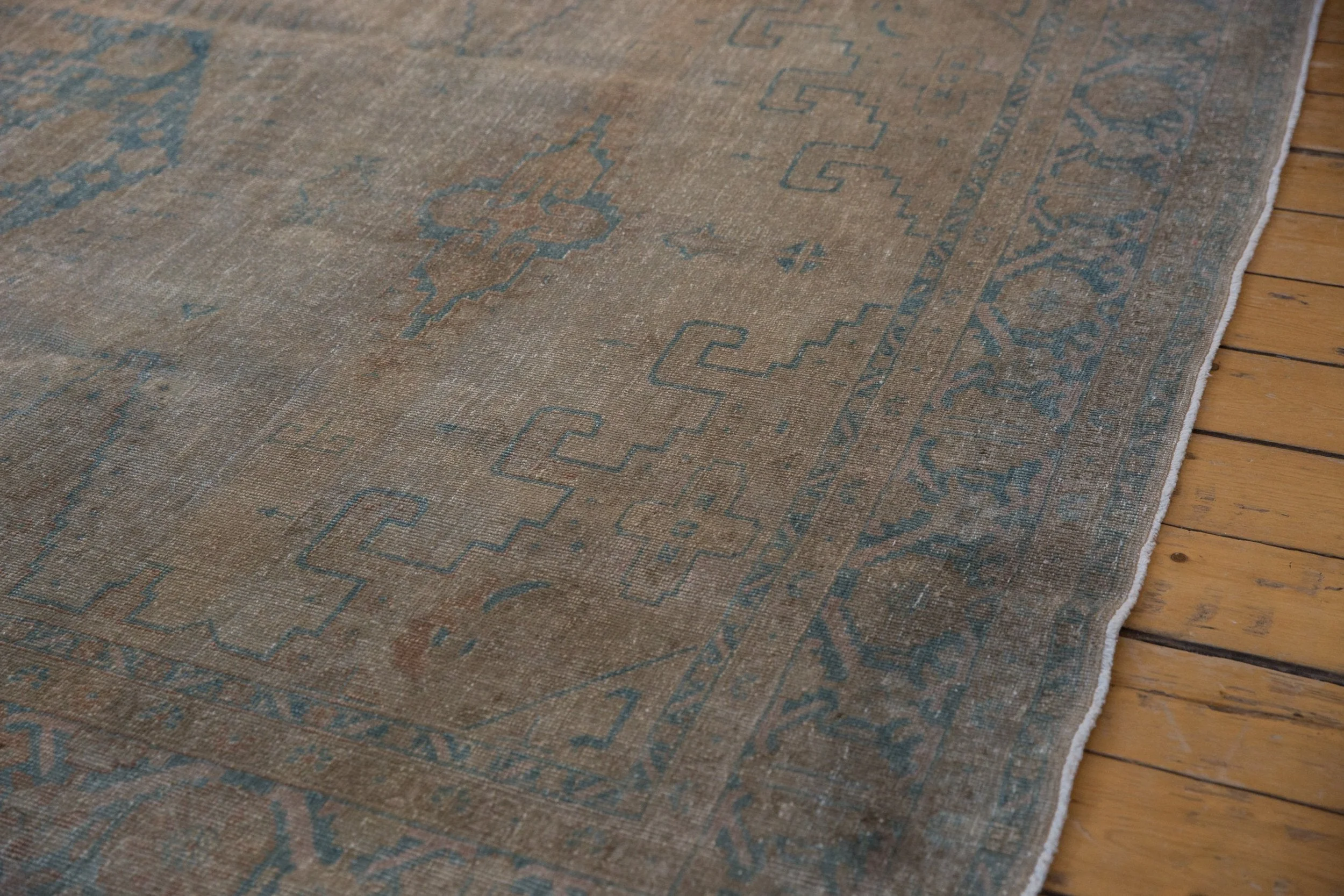 7x10.5 Vintage Distressed Veece Carpet - Image 4