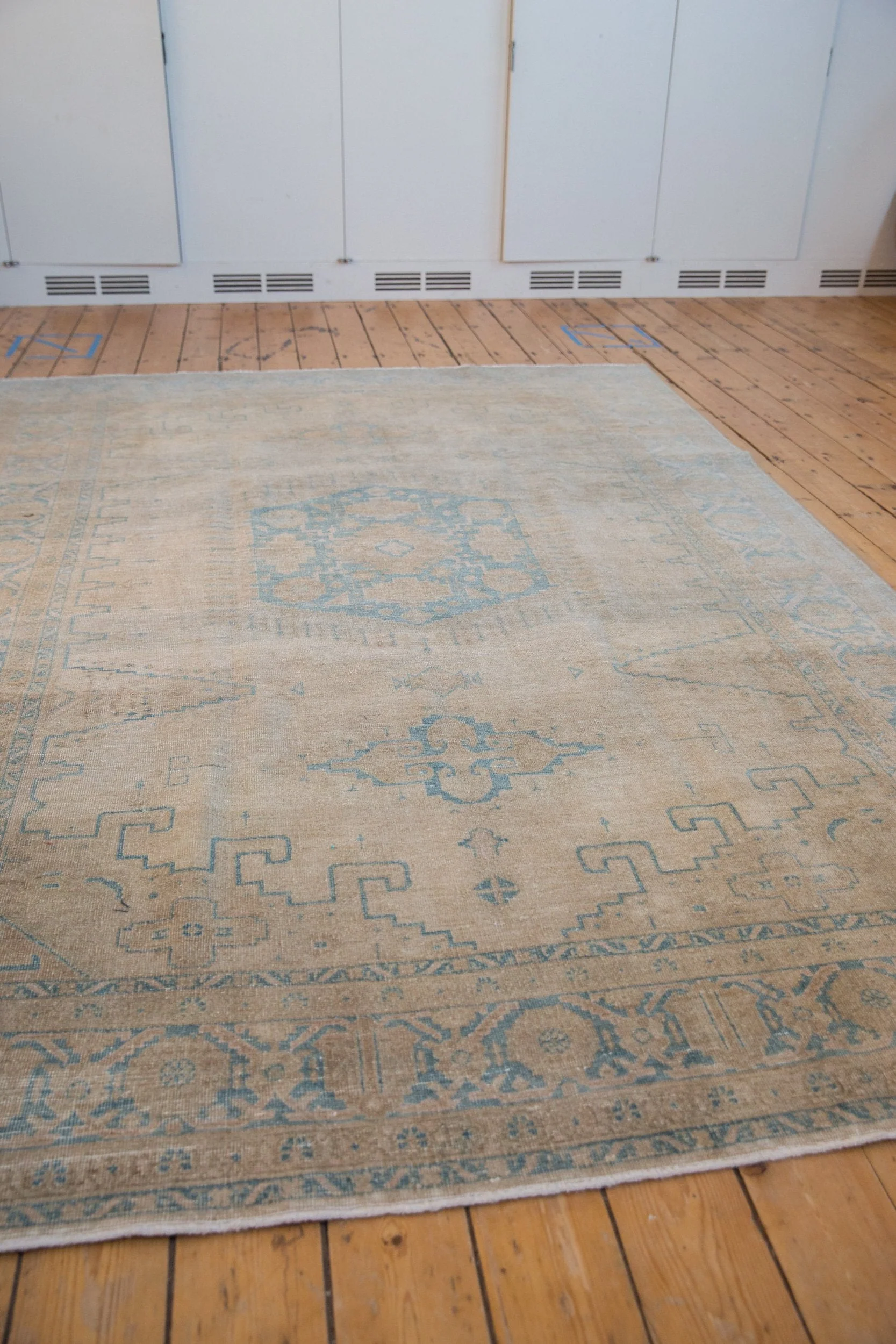 7x10.5 Vintage Distressed Veece Carpet - Image 7