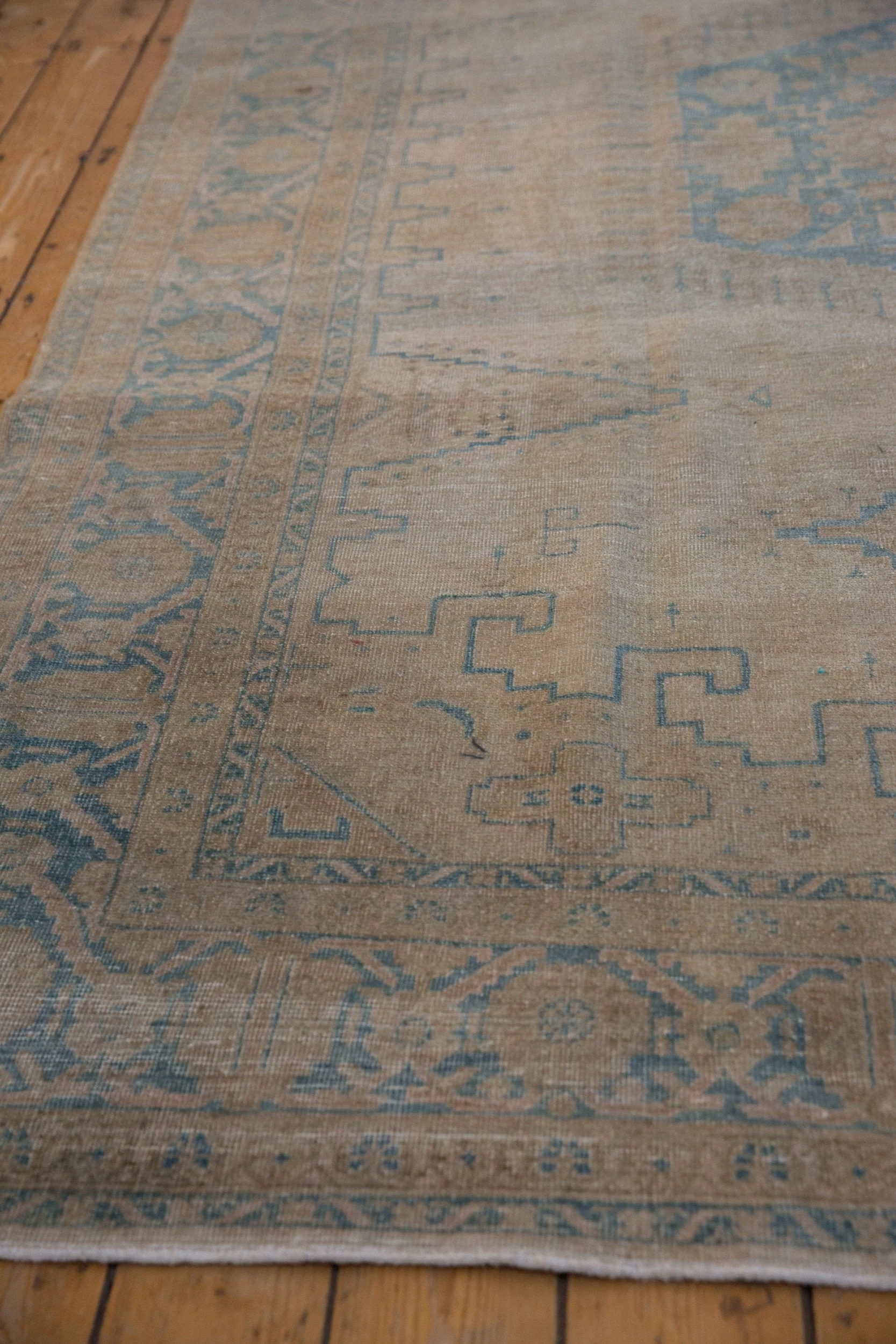 7x10.5 Vintage Distressed Veece Carpet - Image 8
