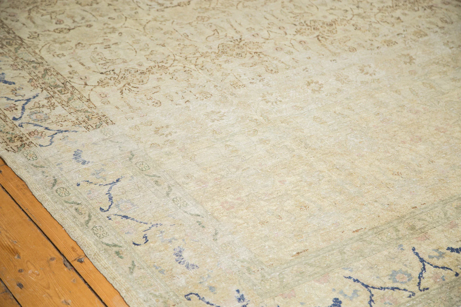 7x10 Vintage Distressed Sivas Carpet - Image 3