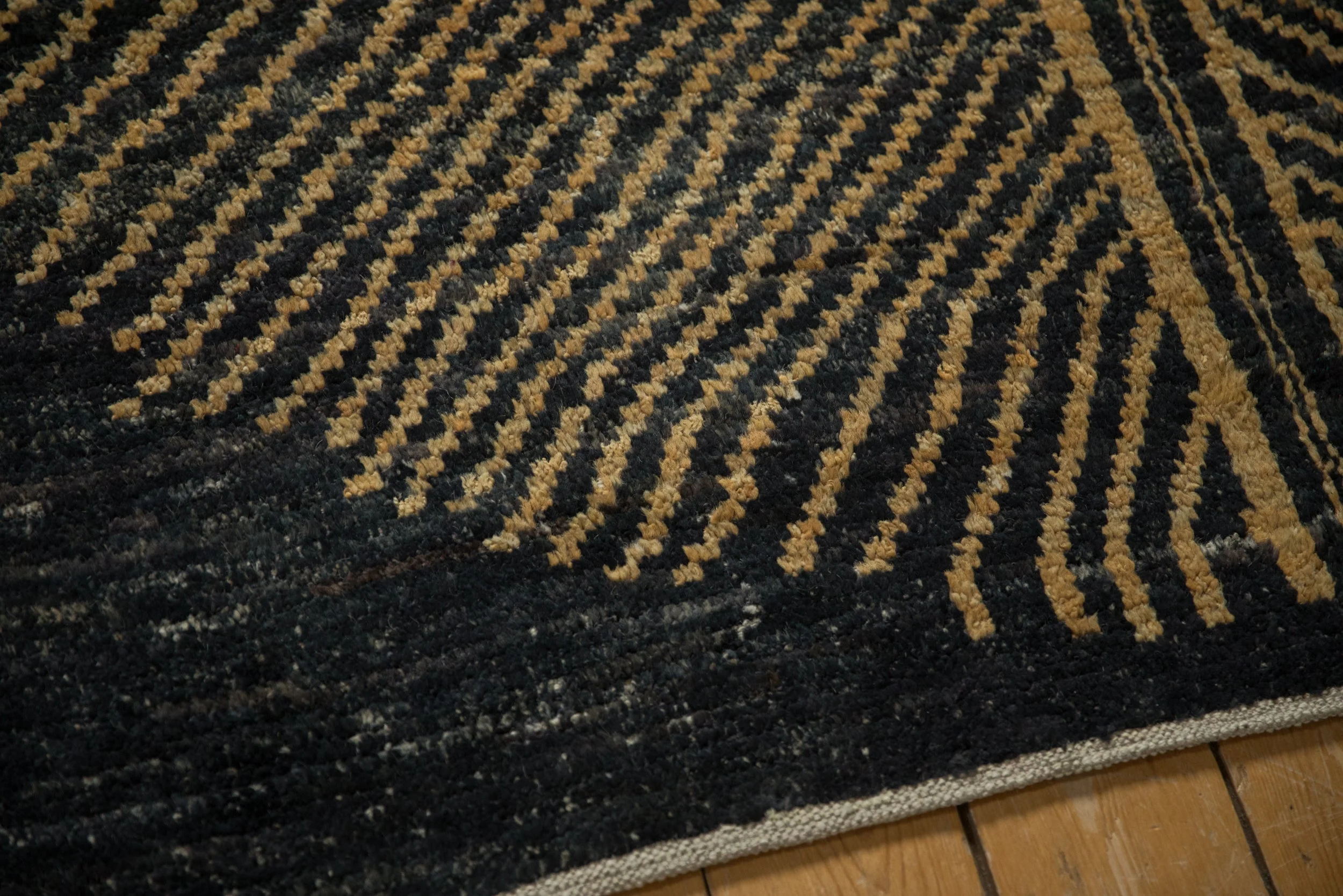 7x9.5 Afghani Moroccan Design Carpet - Image 10