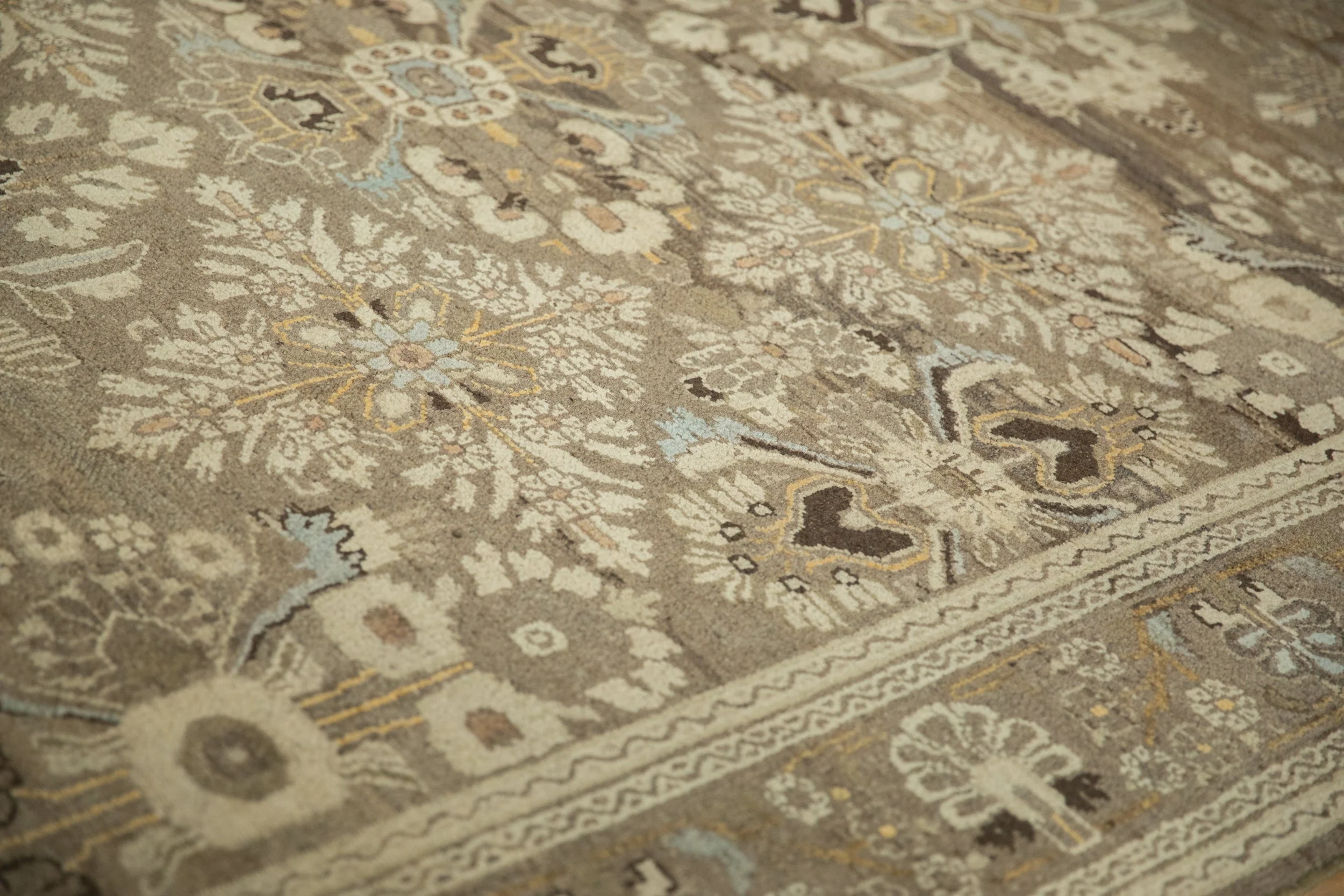 7x9.5 Vintage Distressed Bibikabad Carpet - Image 7