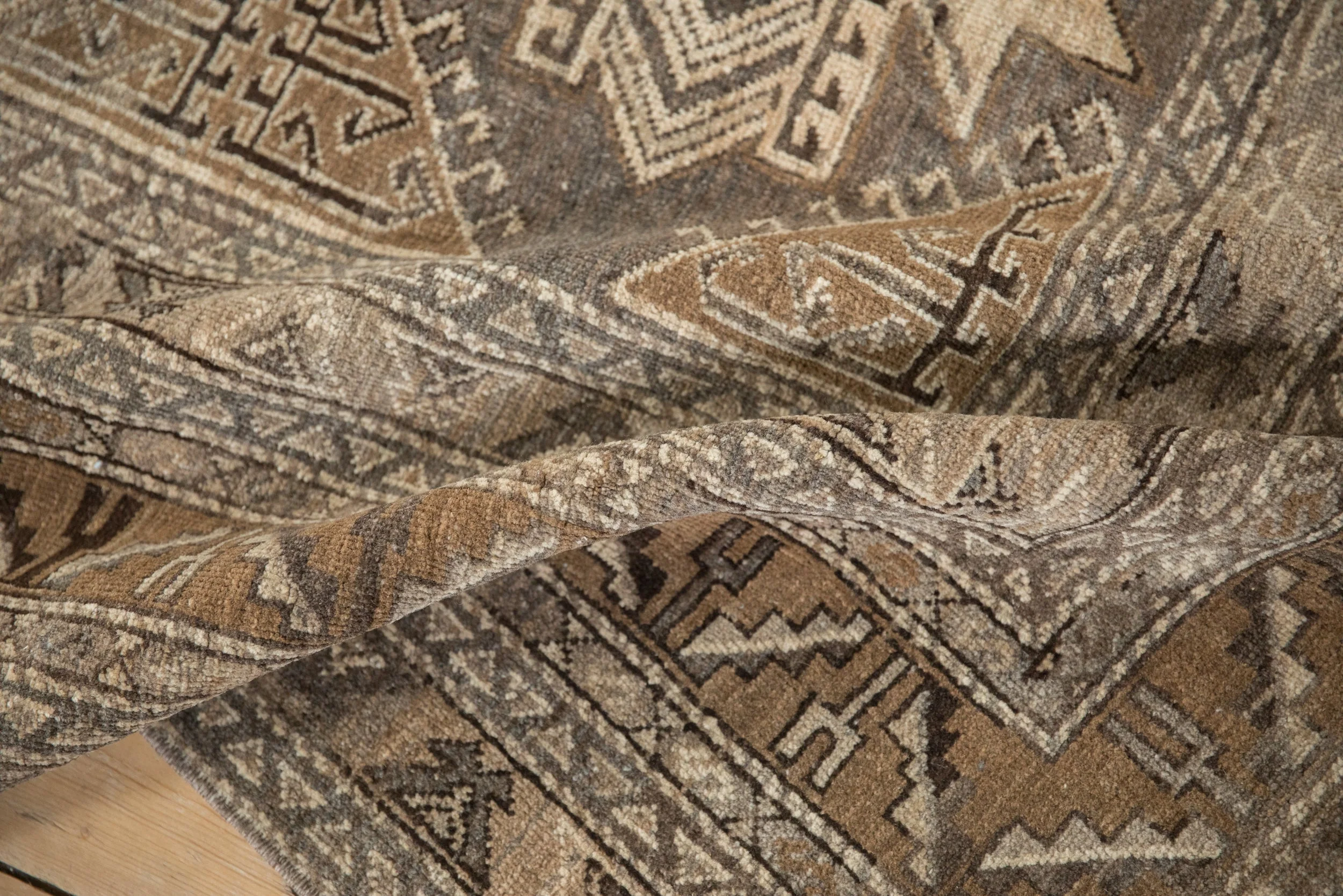 7x9.5 Vintage Distressed Kars Carpet - Image 11
