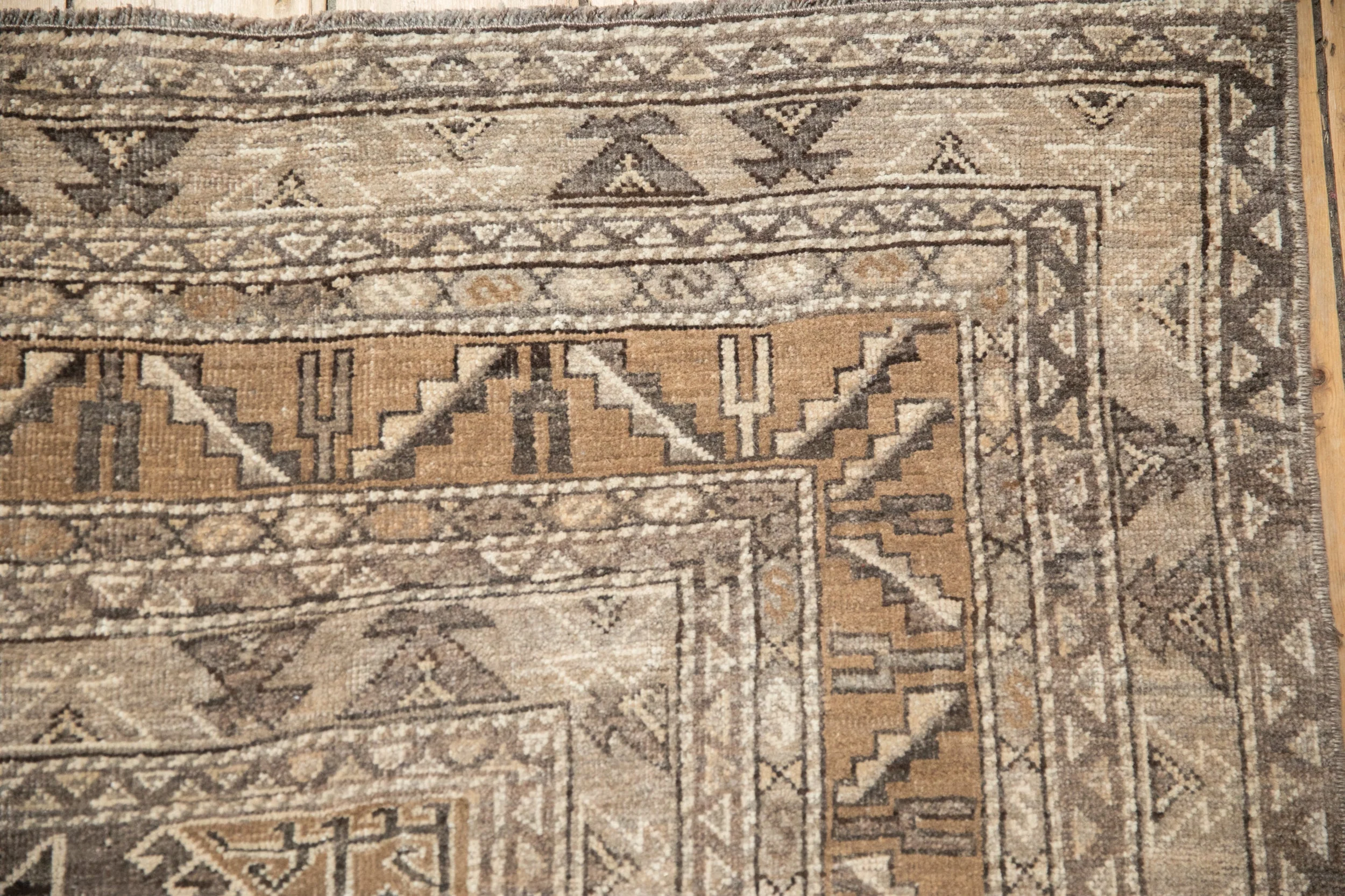 7x9.5 Vintage Distressed Kars Carpet - Image 3