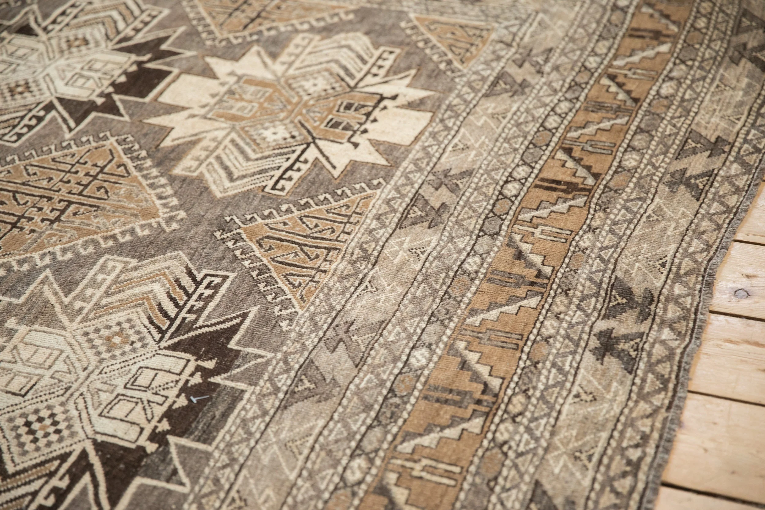 7x9.5 Vintage Distressed Kars Carpet - Image 5
