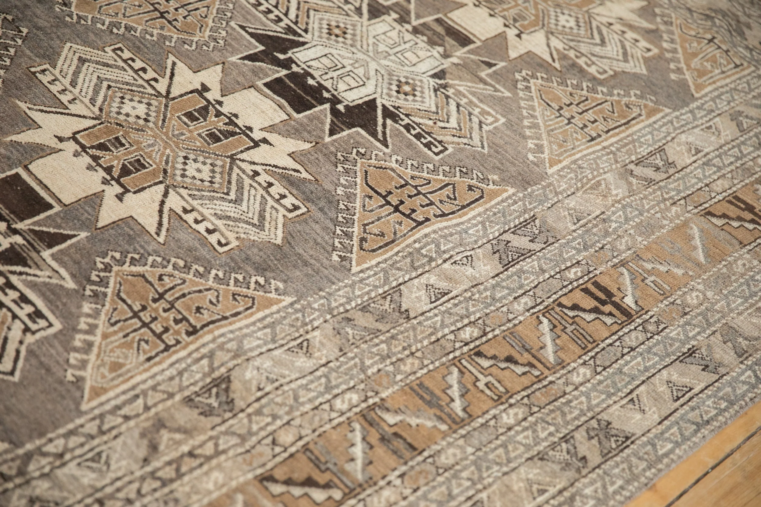 7x9.5 Vintage Distressed Kars Carpet - Image 7