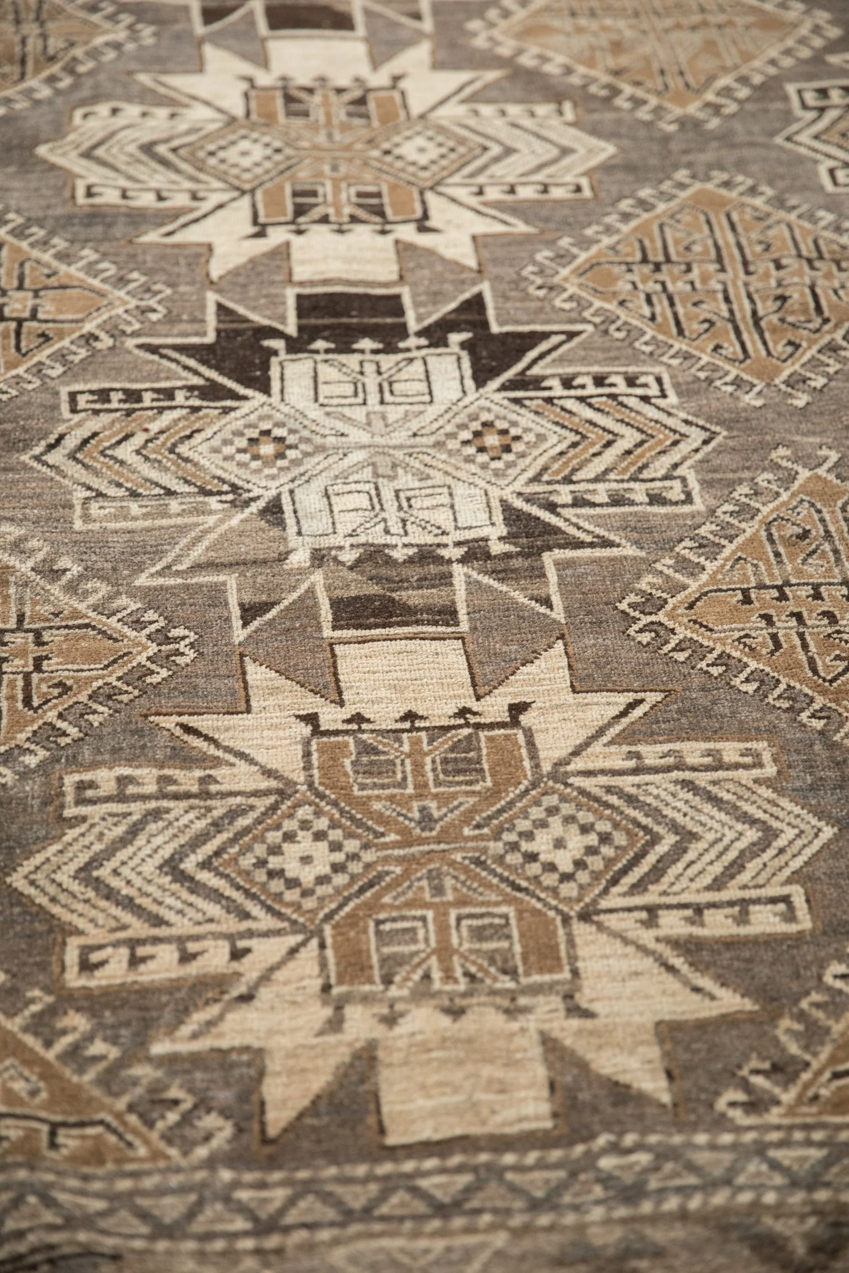 7x9.5 Vintage Distressed Kars Carpet - Image 9