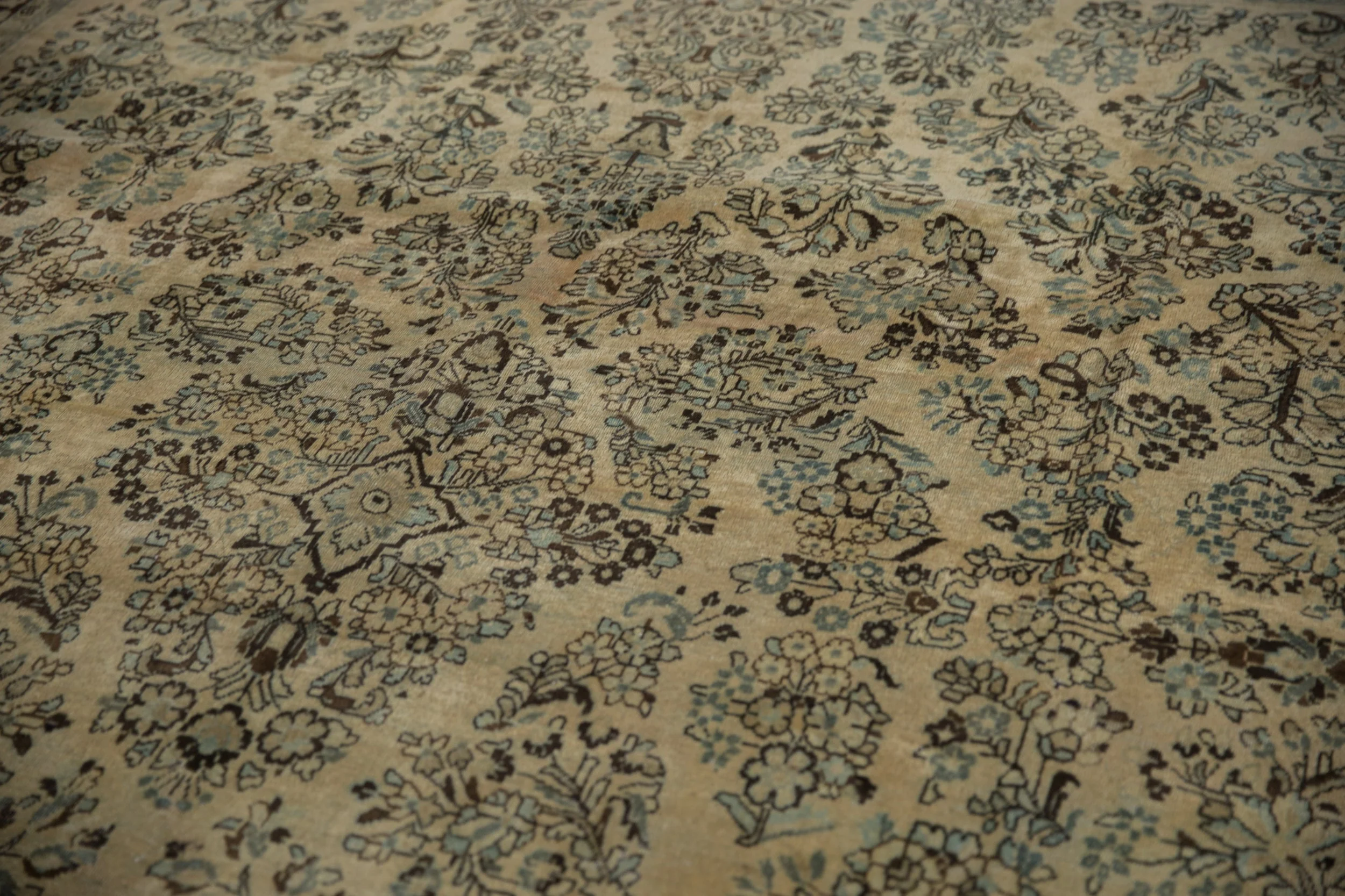 8.5x11.5 Vintage Distressed Arak Carpet - Image 10