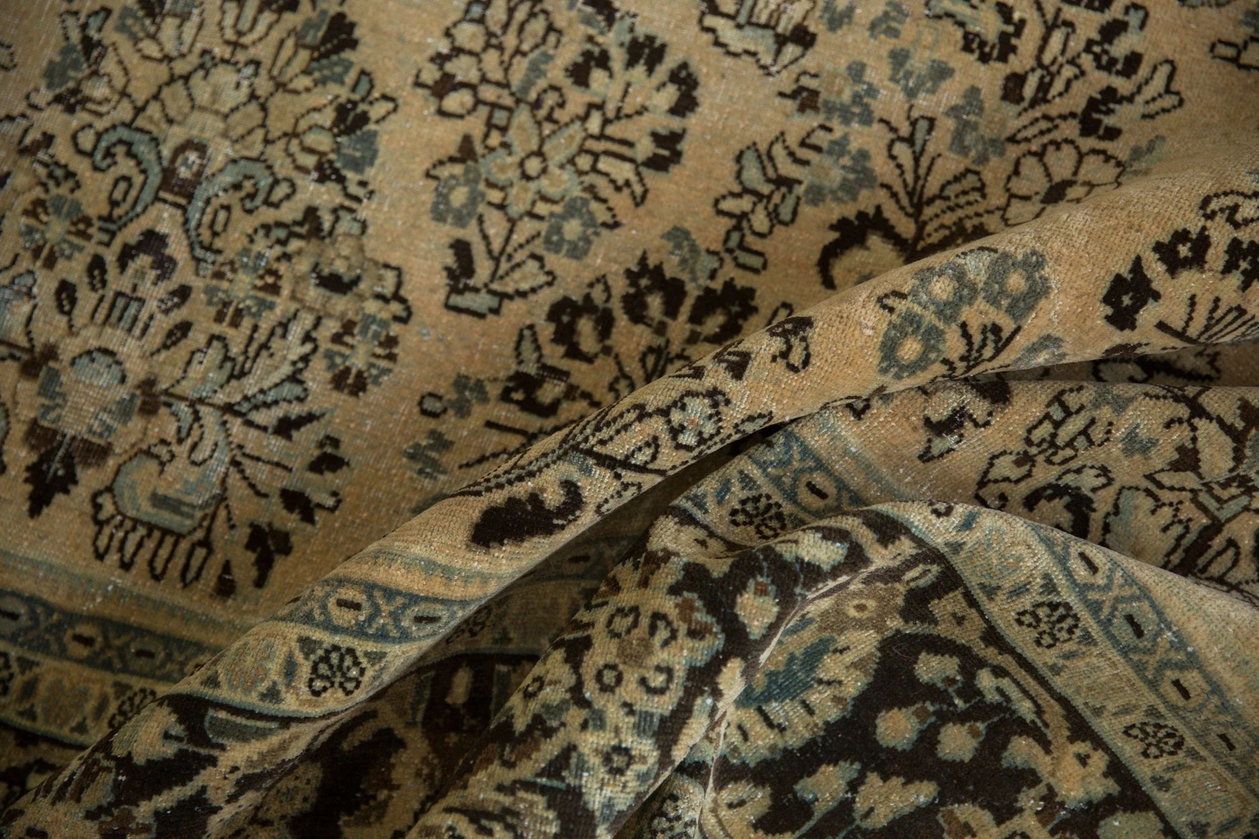 8.5x11.5 Vintage Distressed Arak Carpet - Image 11