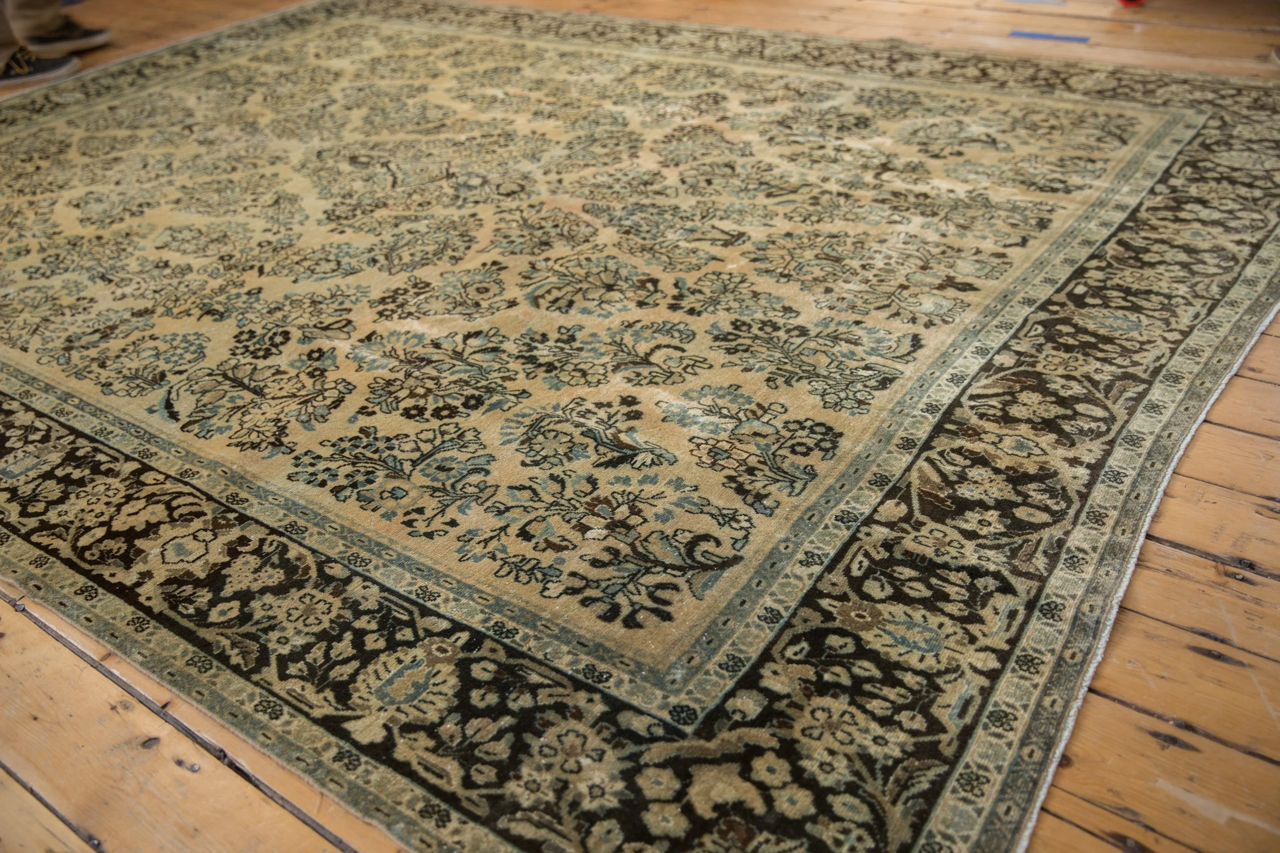 8.5x11.5 Vintage Distressed Arak Carpet - Image 3