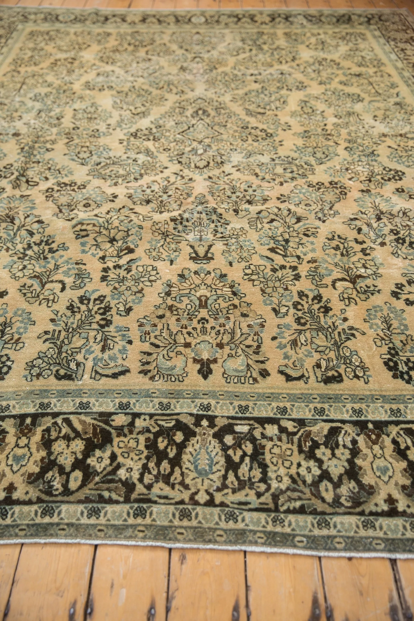 8.5x11.5 Vintage Distressed Arak Carpet - Image 5