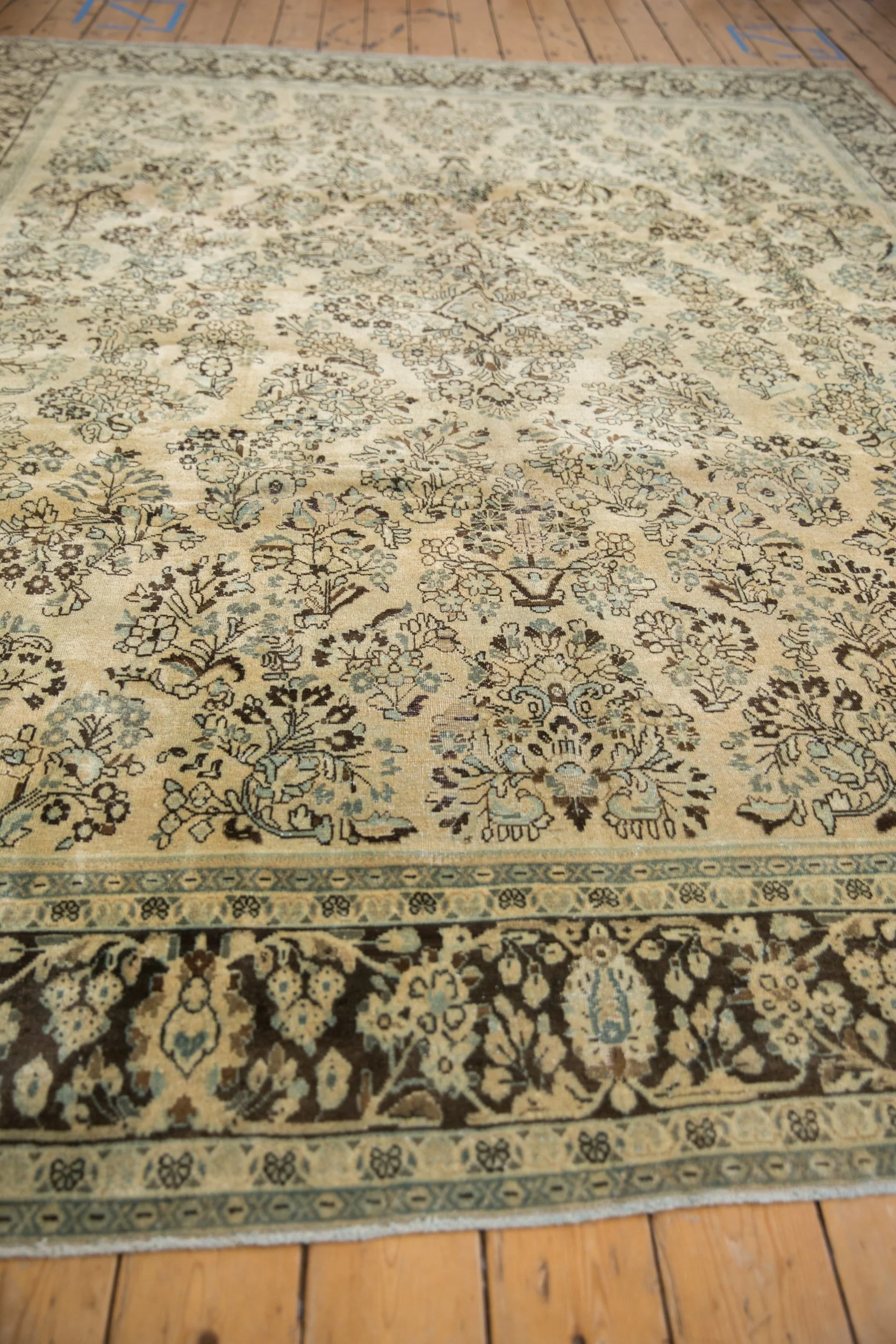 8.5x11.5 Vintage Distressed Arak Carpet - Image 7