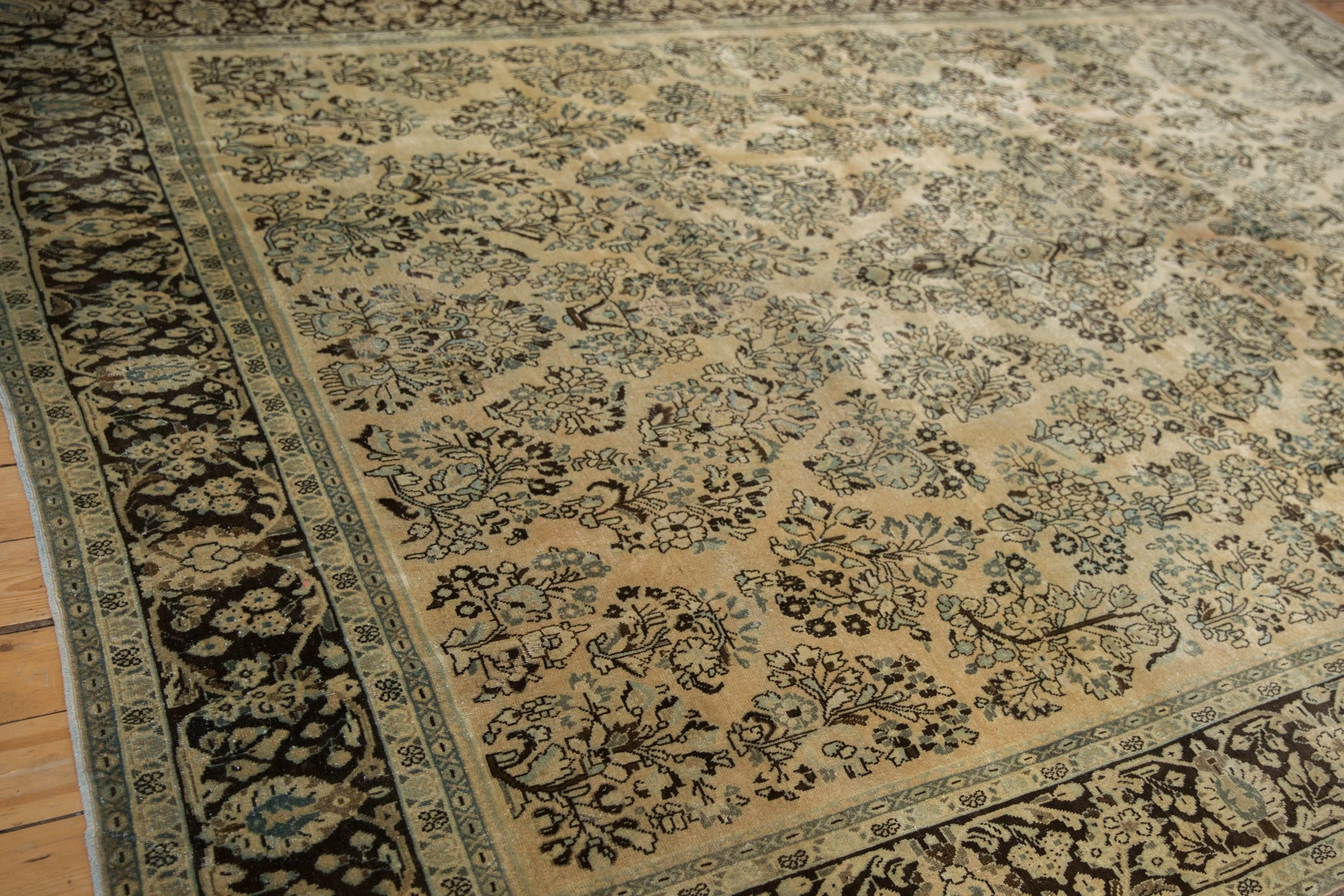 8.5x11.5 Vintage Distressed Arak Carpet - Image 9