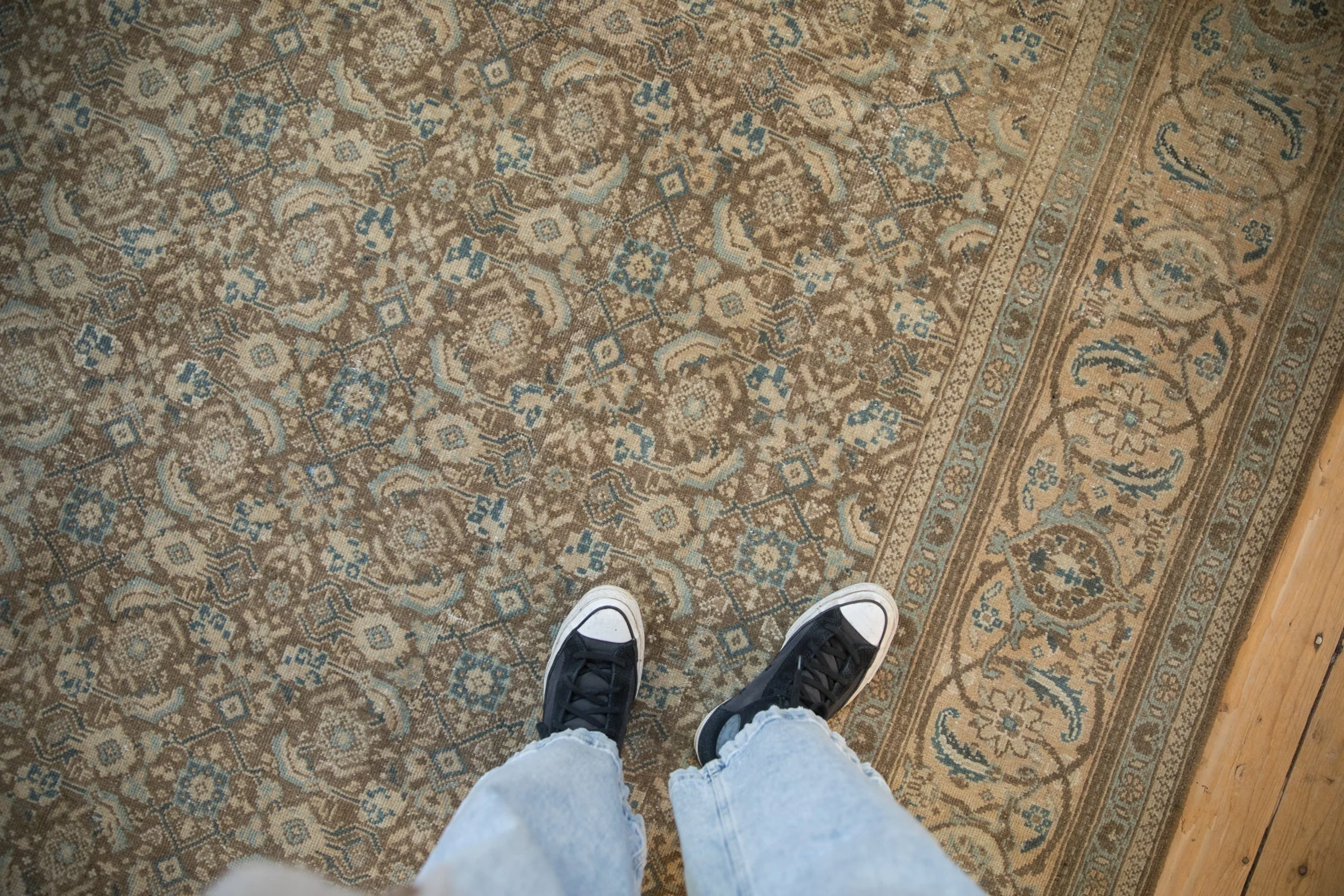 8.5x11.5 Vintage Distressed Mahal Carpet - Image 2
