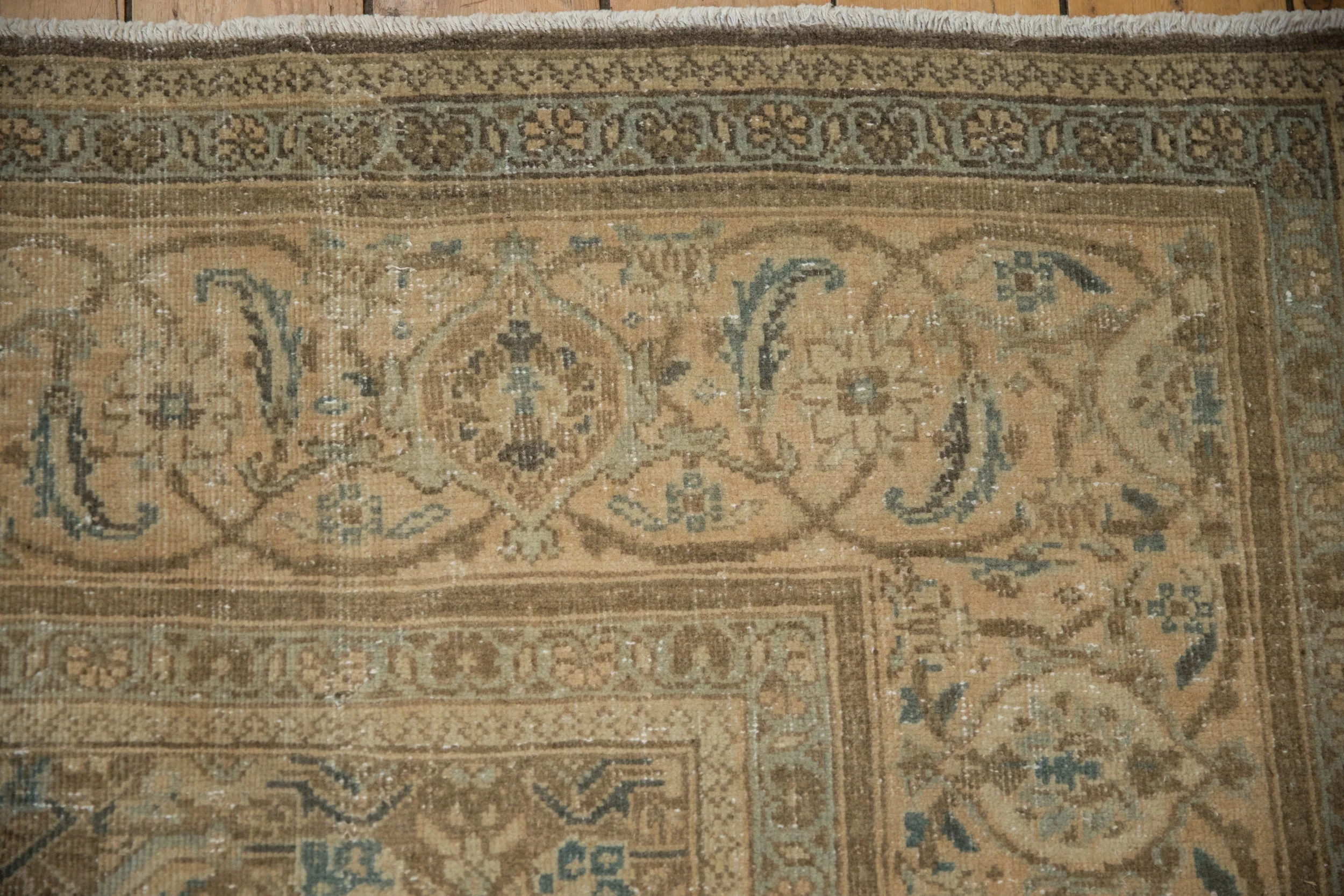 8.5x11.5 Vintage Distressed Mahal Carpet - Image 3