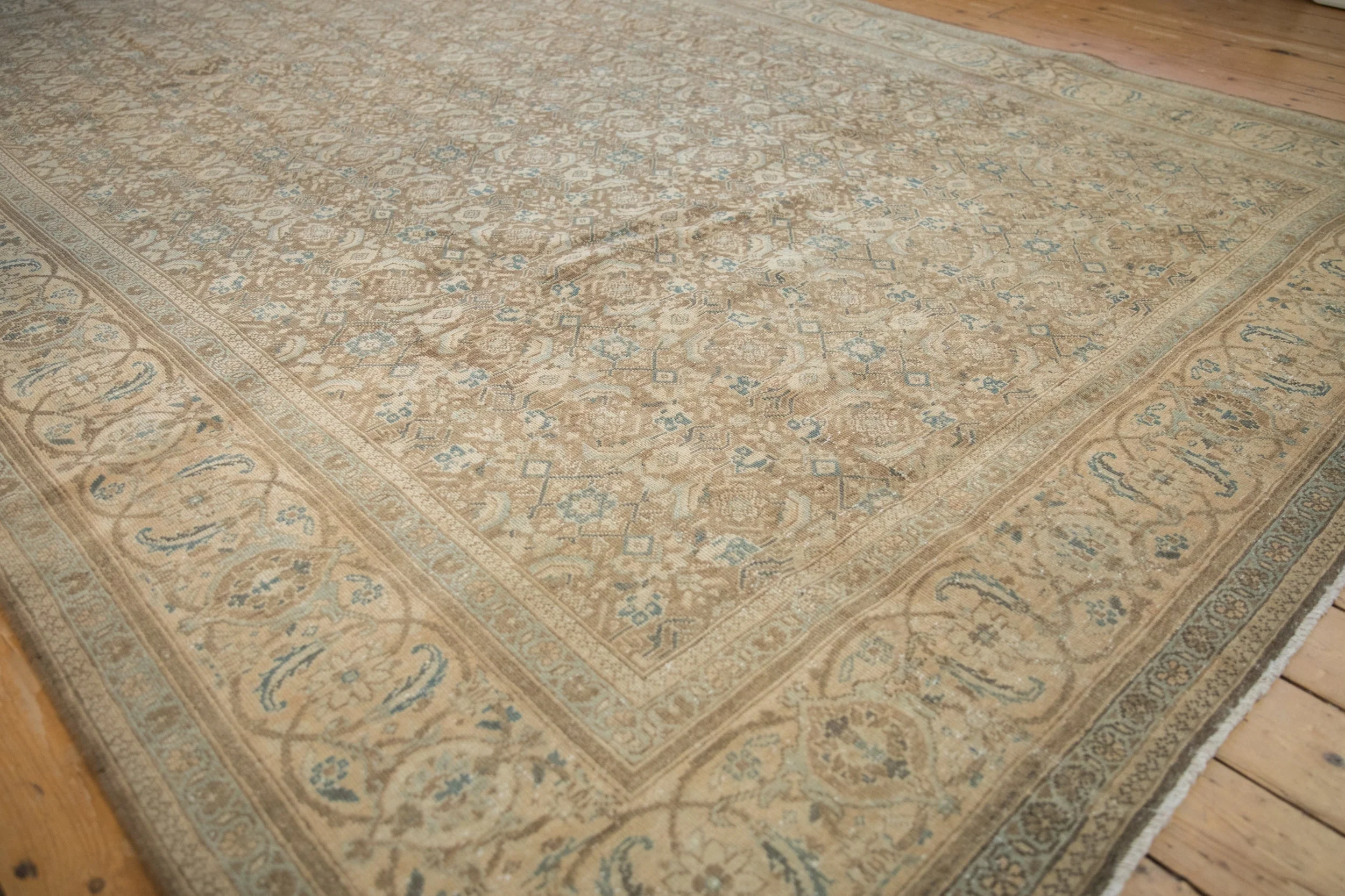 8.5x11.5 Vintage Distressed Mahal Carpet - Image 4