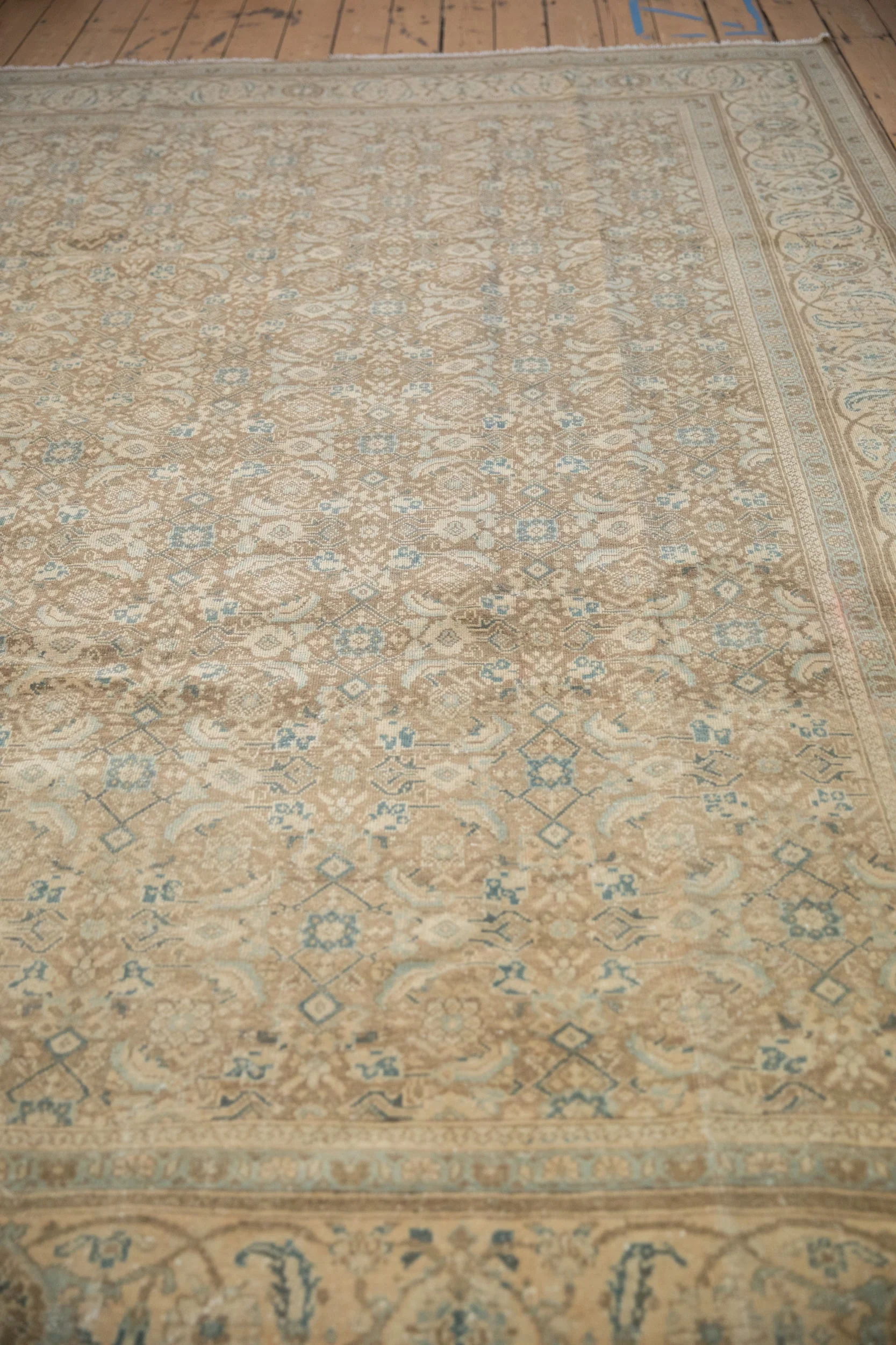 8.5x11.5 Vintage Distressed Mahal Carpet - Image 5