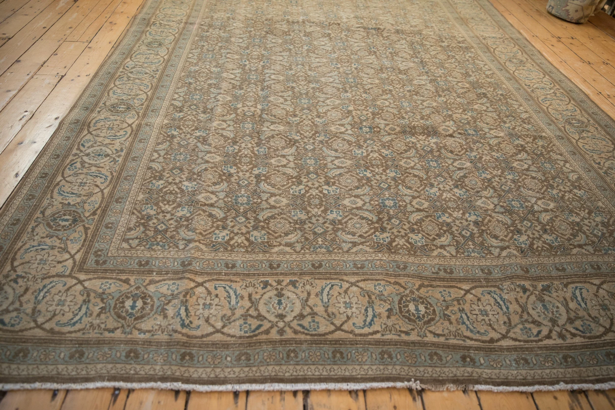 8.5x11.5 Vintage Distressed Mahal Carpet - Image 8