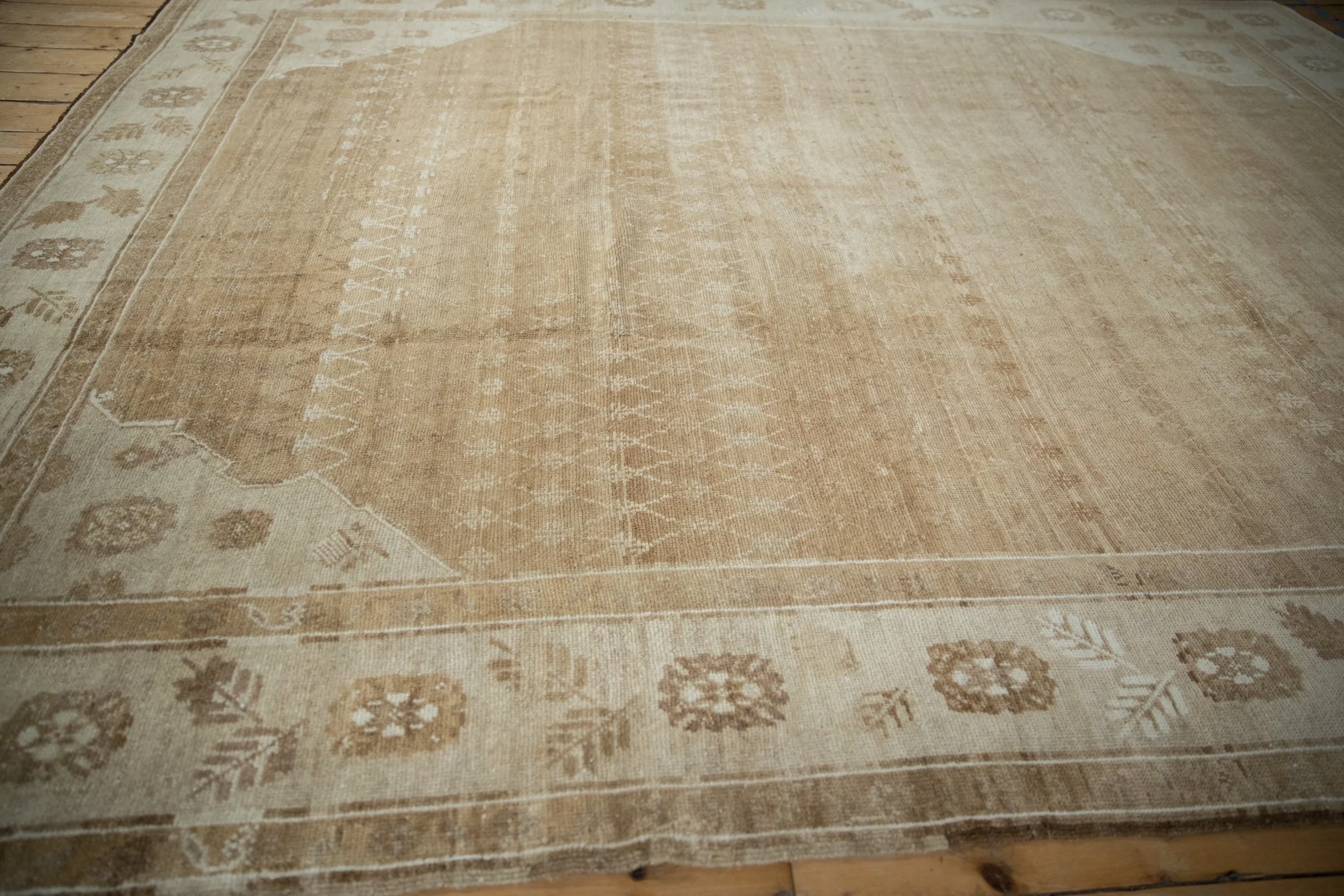 8x10.5 Vintage Distressed Kars Carpet - Image 7
