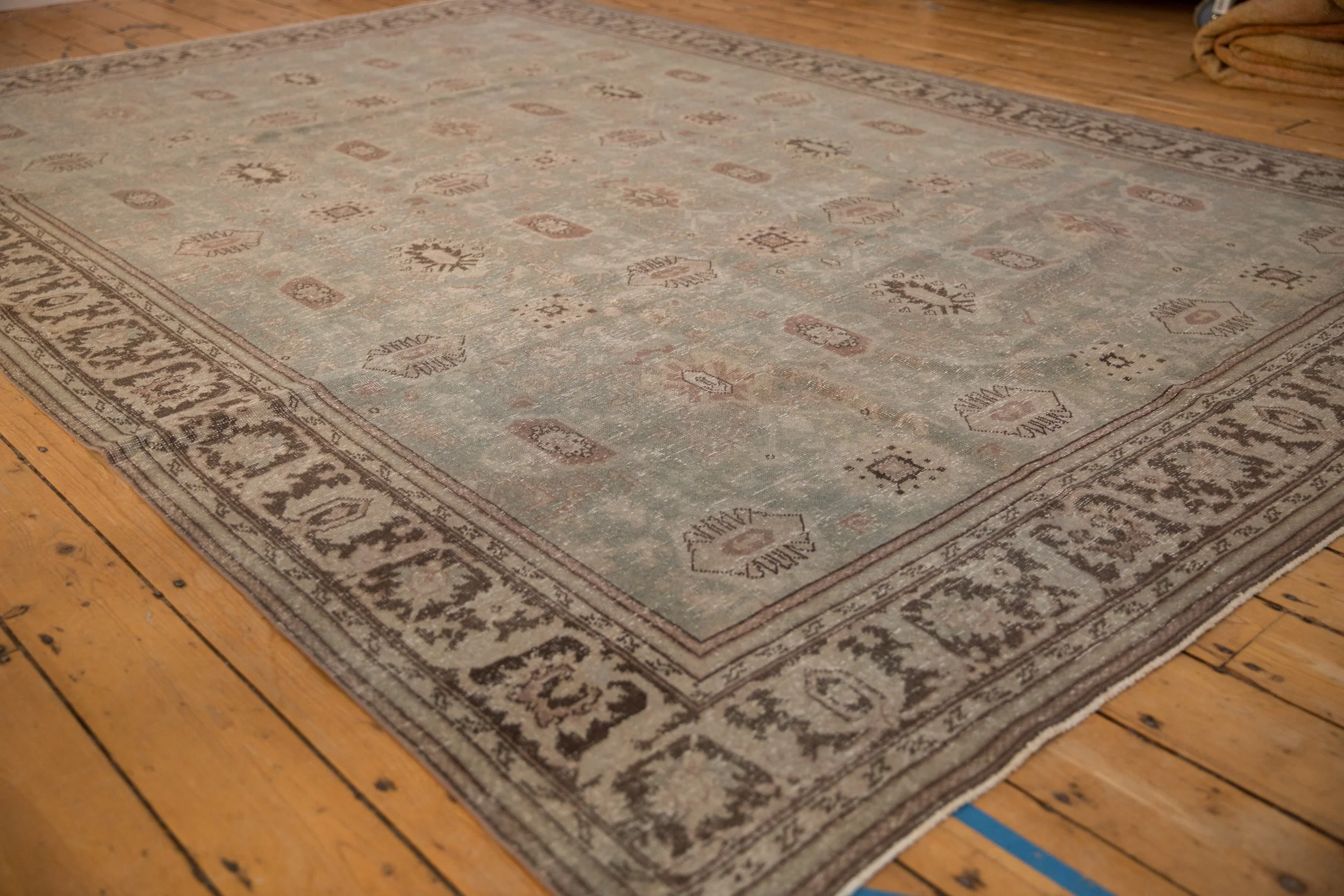 8x11 Vintage Distressed Mahal Carpet - Image 4