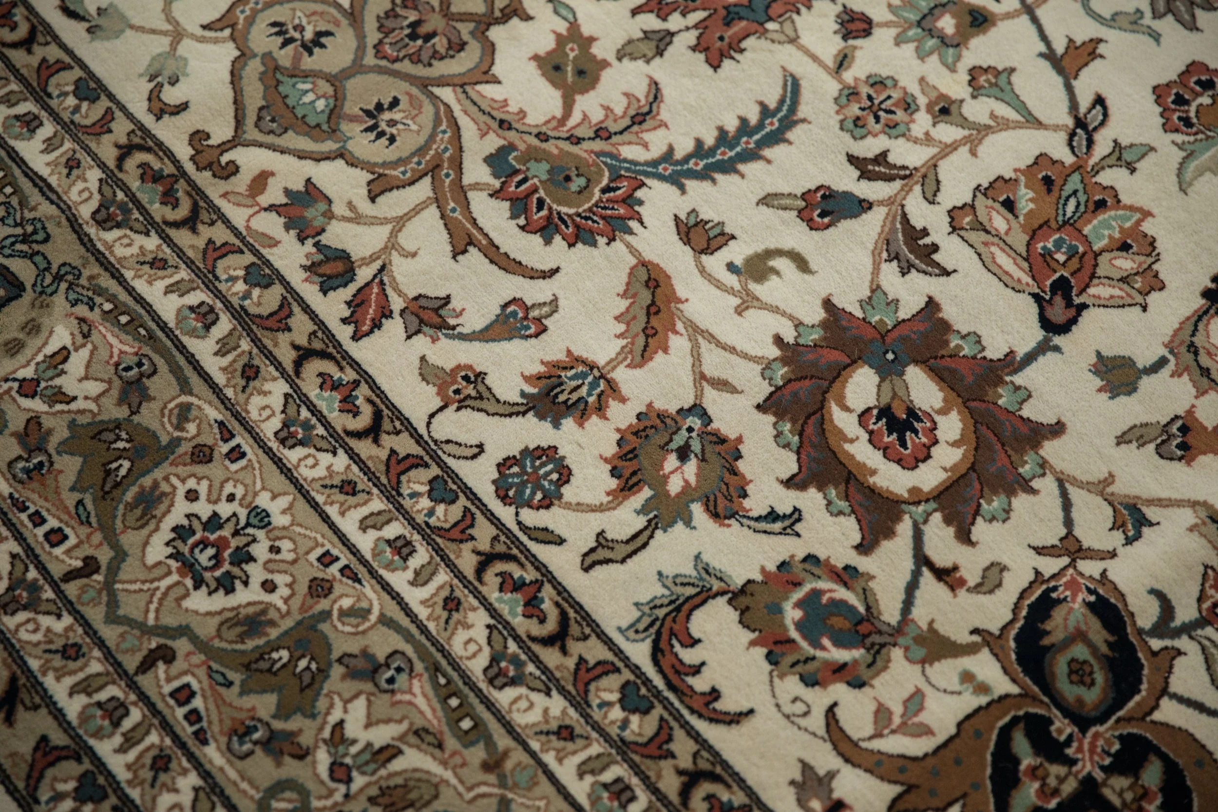 8x8 New Indian Isfahan Design Square Carpet - Image 9