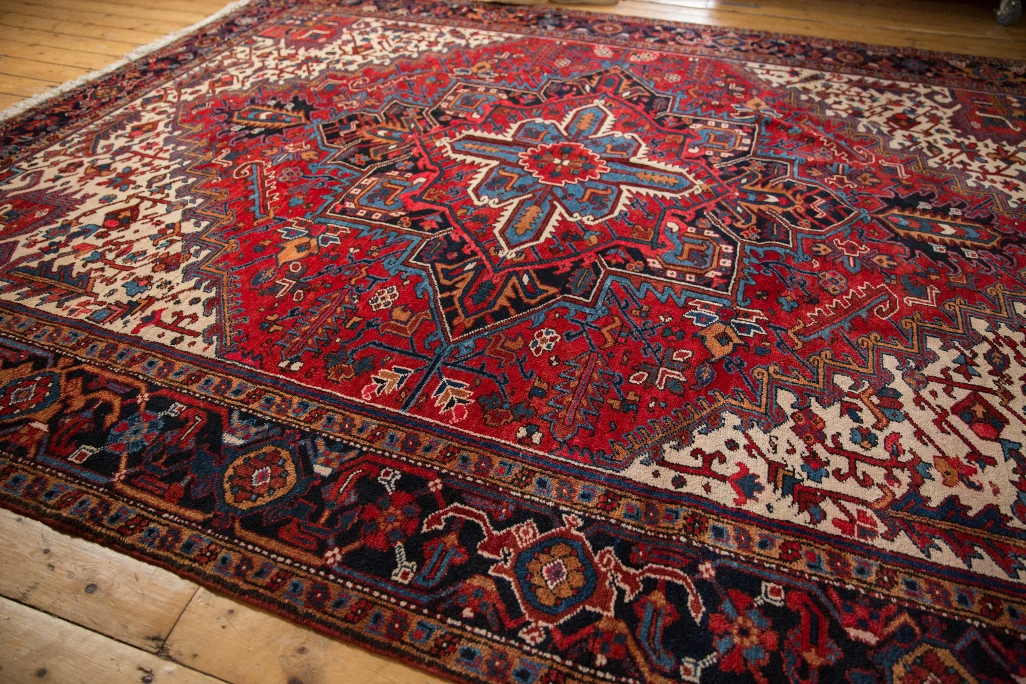 9.5x11.5 Vintage Heriz Carpet - Image 7