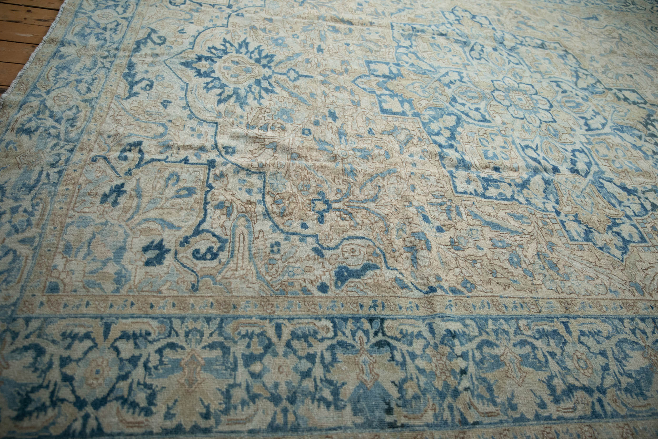 9.5x12.5 Vintage Distressed Heriz Carpet - Image 13