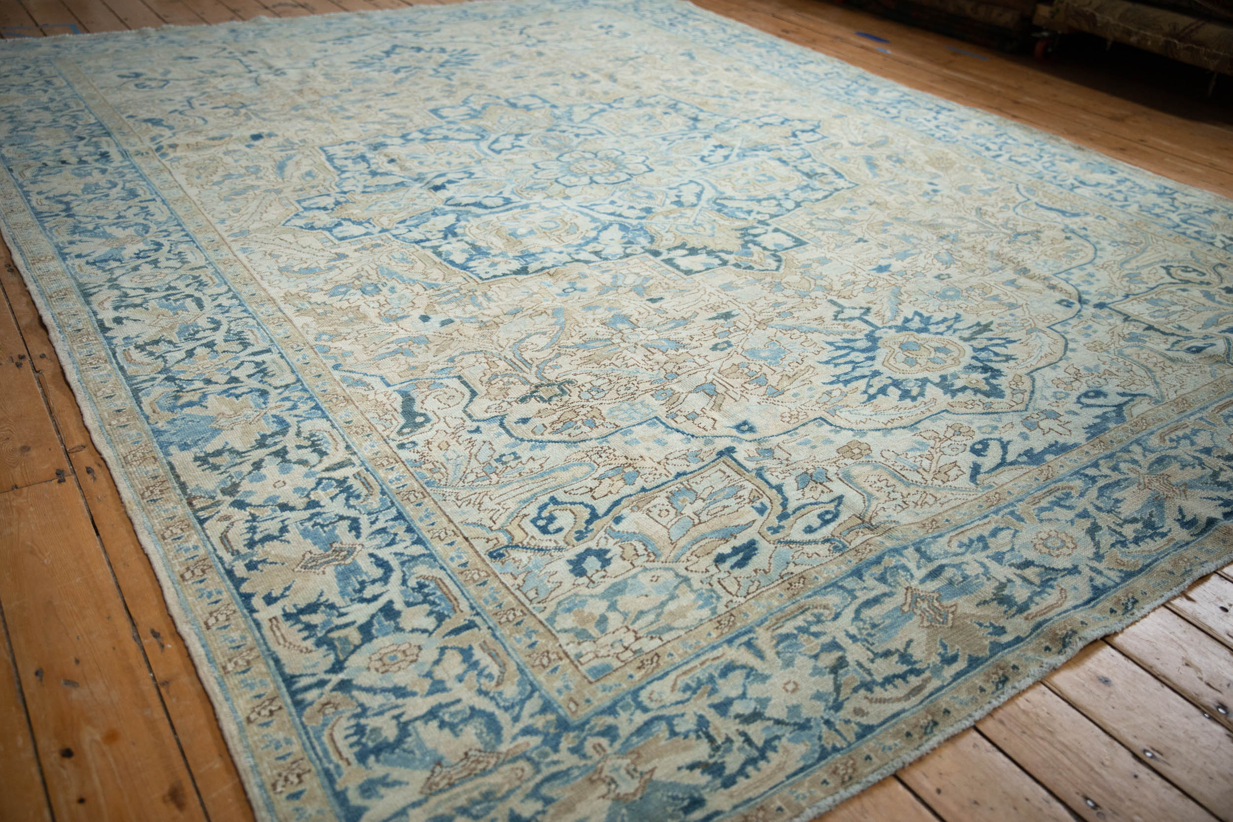 9.5x12.5 Vintage Distressed Heriz Carpet - Image 4