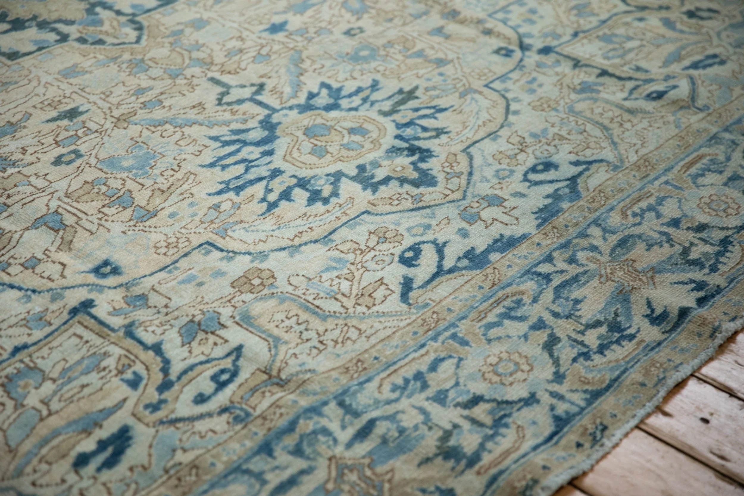 9.5x12.5 Vintage Distressed Heriz Carpet - Image 5
