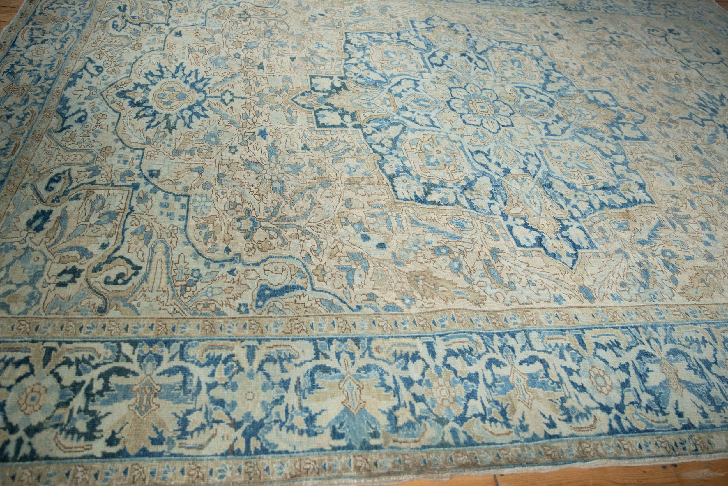 9.5x12.5 Vintage Distressed Heriz Carpet - Image 6