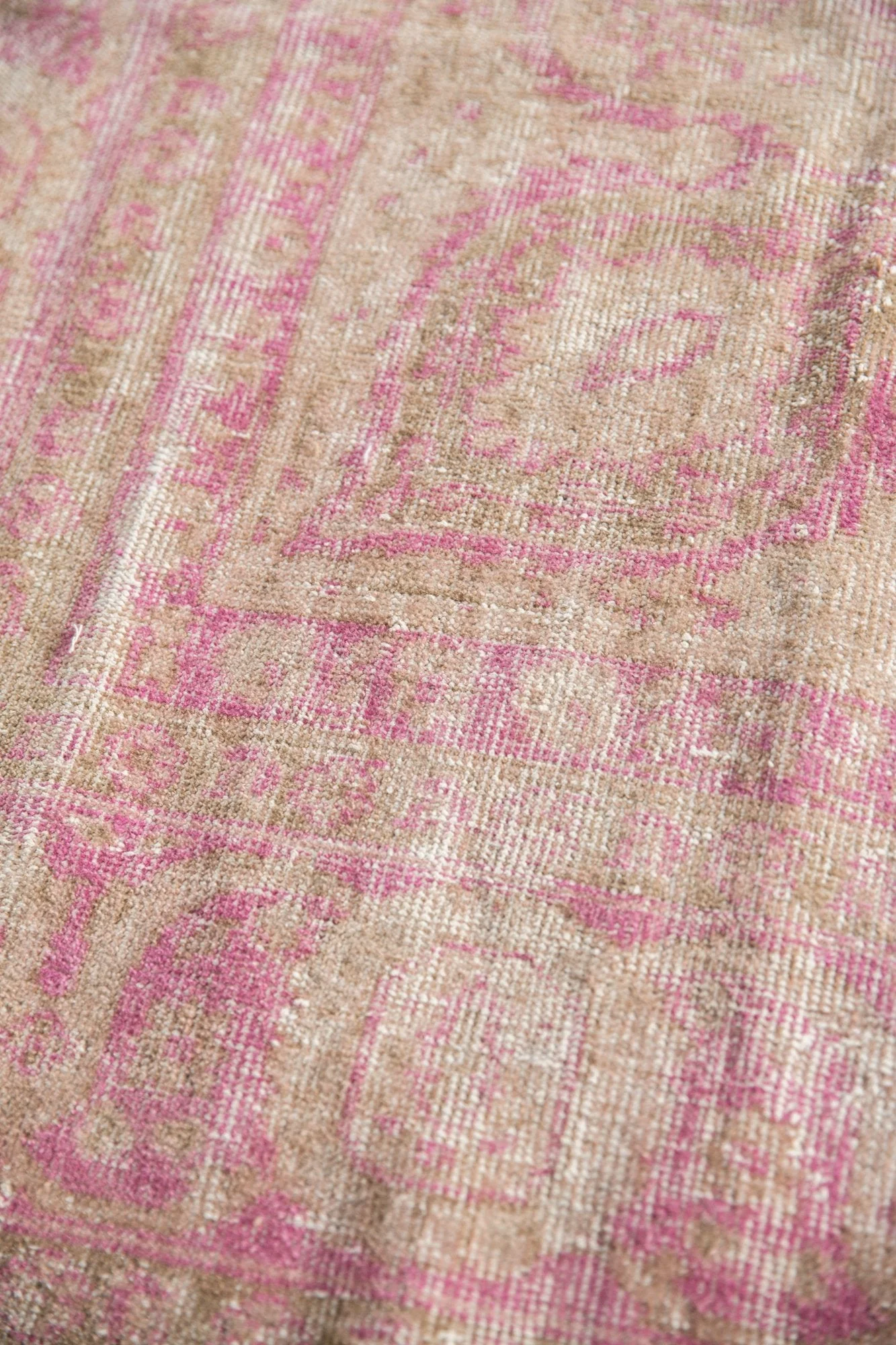 9.5x12.5 Vintage Distressed Sivas Carpet - Image 10
